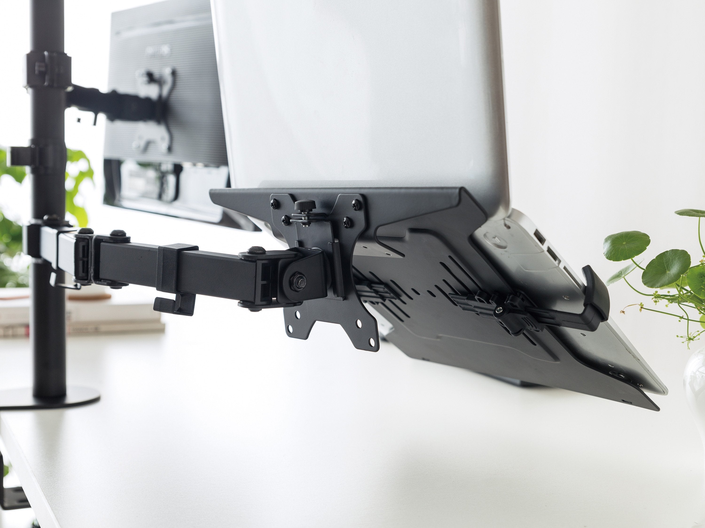 Equip Soporte Para Portatil De 10-15.6  Compatible Con  Vesa 75x75 & 100x100