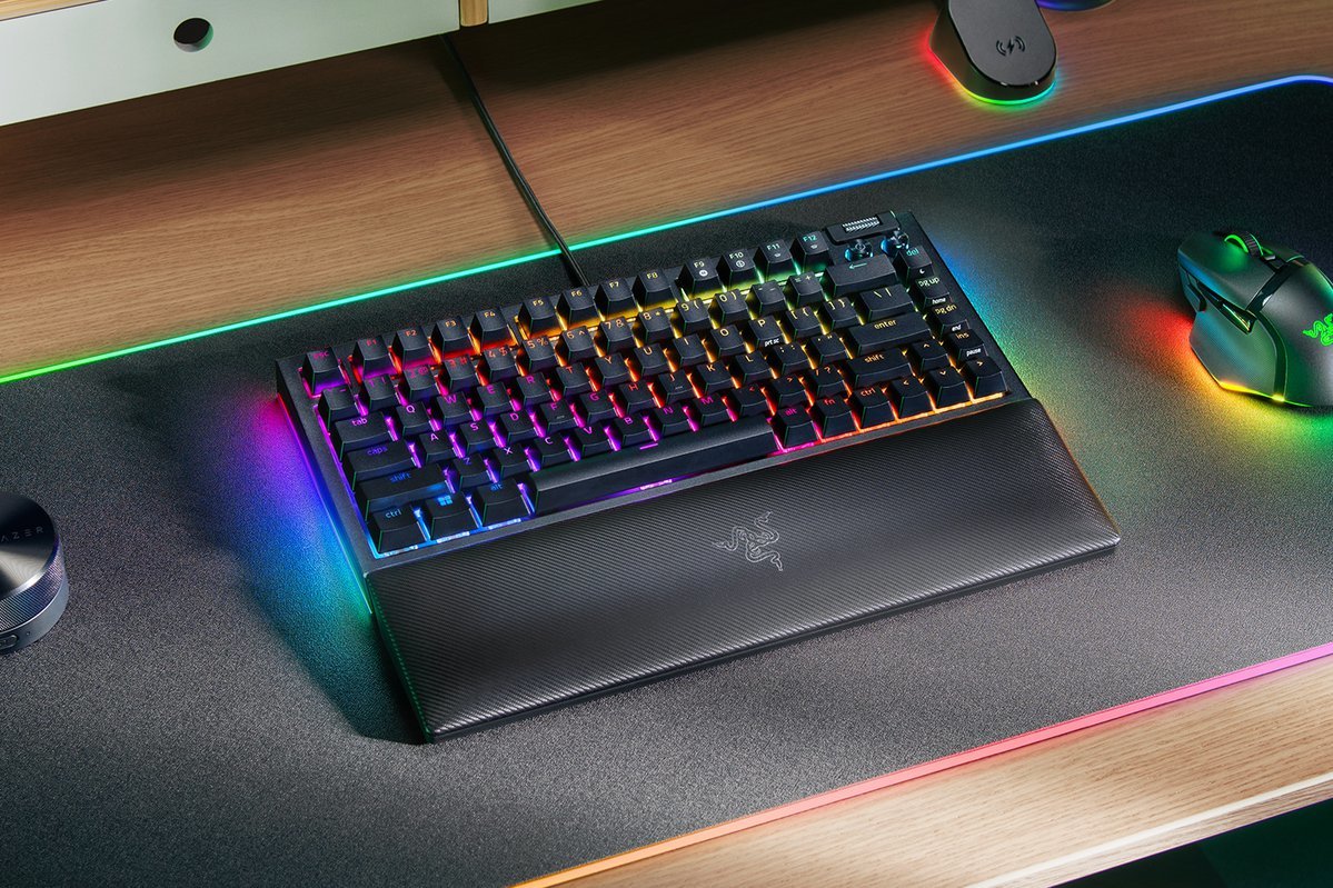 Teclado Ingles Razer Blackwidow V4 75% Us - Versión Uk Rz03-05000400-R3e1