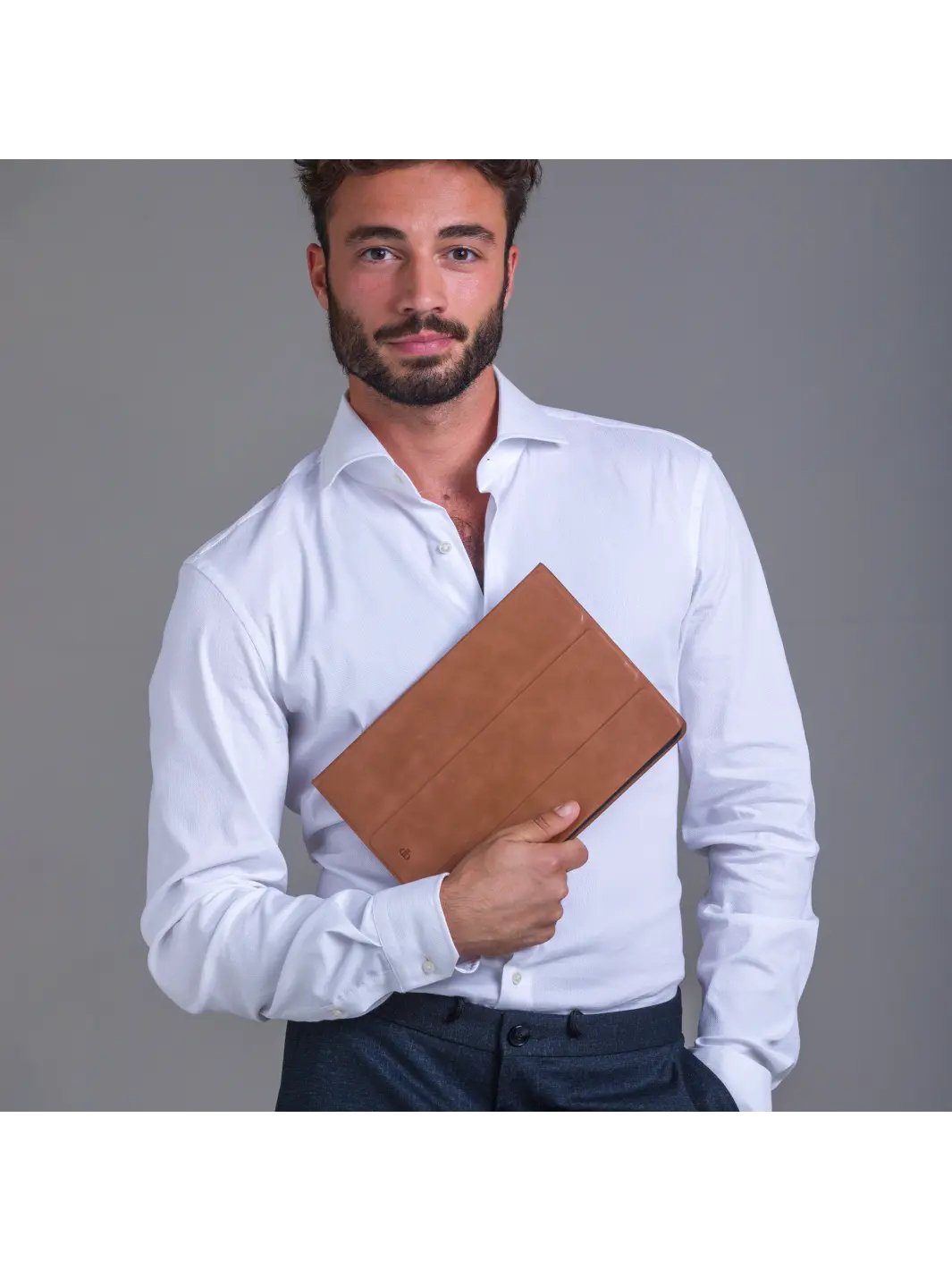 EAN 5711428061775 - dbramante1928 Risskov 27,9 cm (11") Folio Bronceado imagen 2