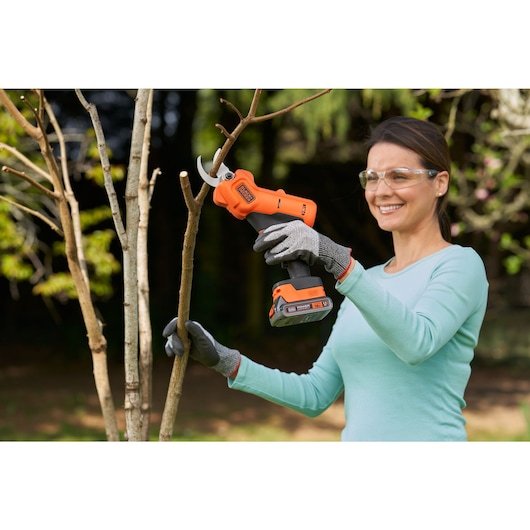 Cizalla Eléctrica Black & Decker Akku-Gartenschere 18v/2.0ah Bcpp18d1