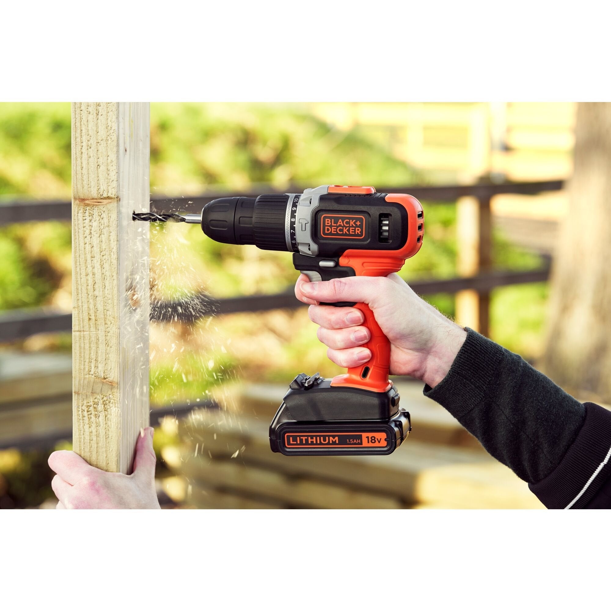 Taladro Black & Decker Bcd003c2k-Qw  1400 Rpm Sin Llave Negro, Rojo