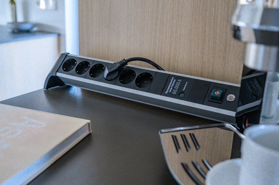 Toma De Protección Contra Sobretensiones Brennenstuhl Alu-Office-Line 60.000a L. Con Usb