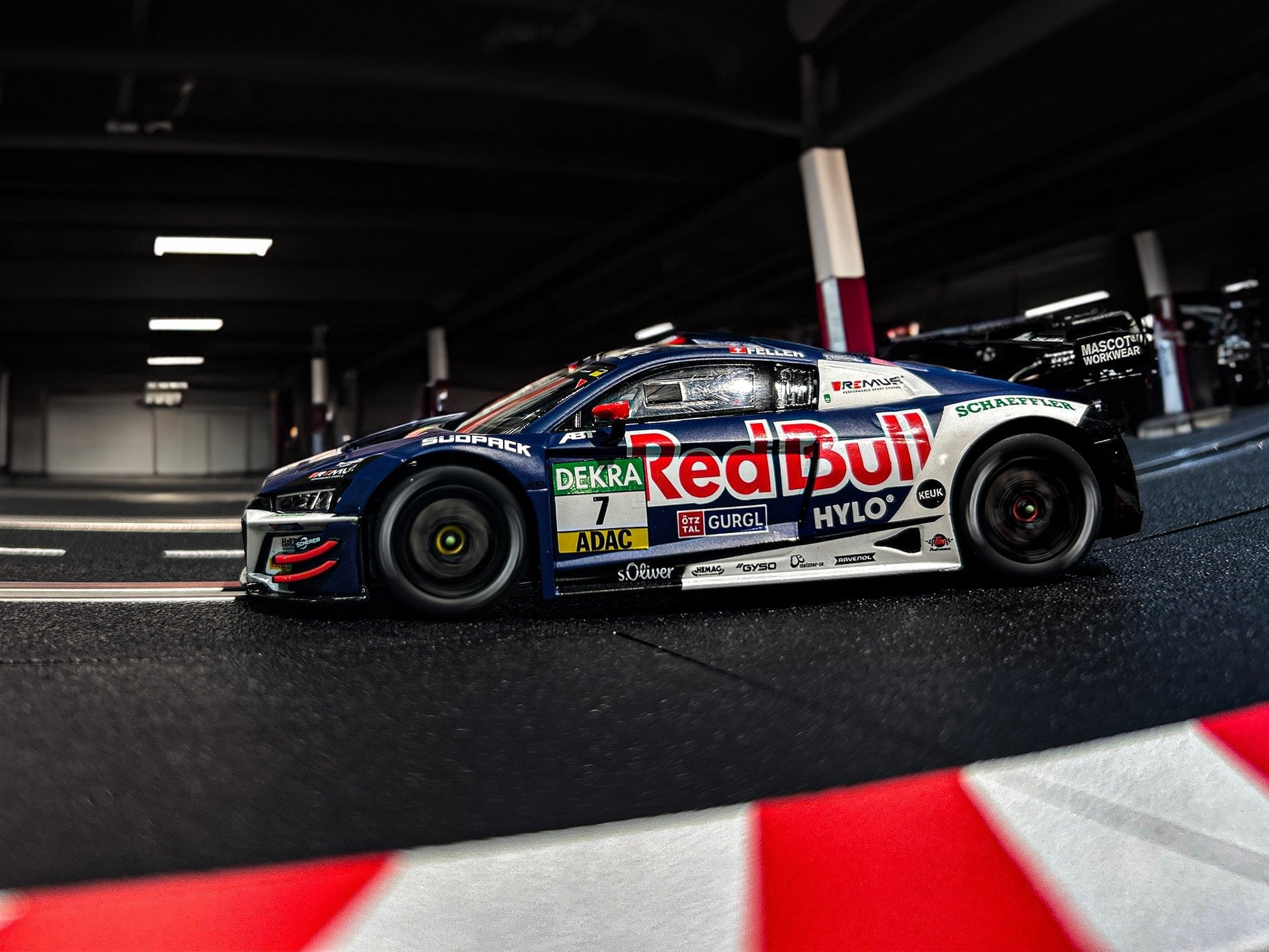 Carrera Digital 132     20032044 Audi R8 Lms Gt3  Red Bull  Dtm