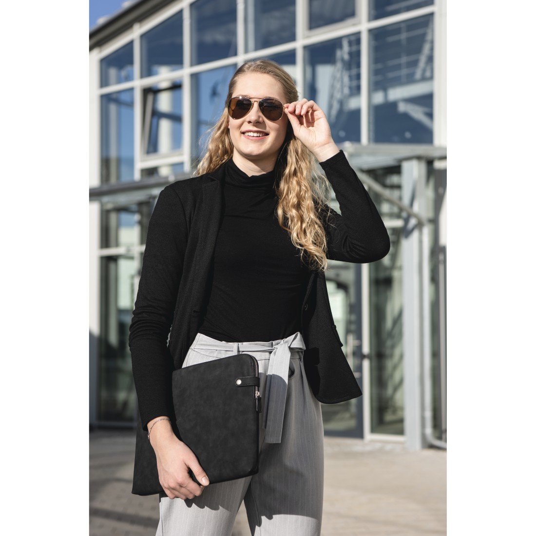 EAN 4047443477156 - Hama Classy 39,6 cm (15.6") Funda Negro imagen 5