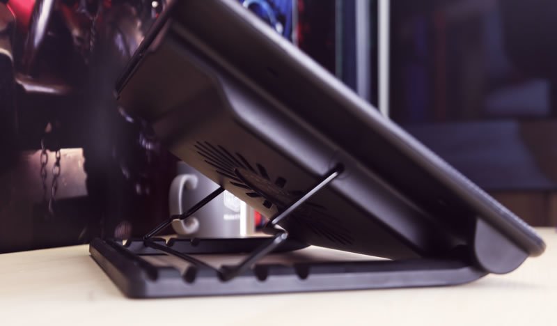 Coolermaster Base Refrigeradora Port. Ergostand Iv Negro/1 Ventilador/4xusb 2.0/1 Micro Usb/17  R9-Nbs-E42k-Gp