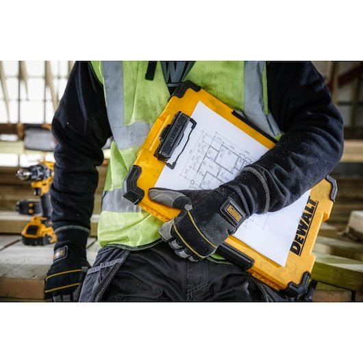 Portapapeles Ttak Dewalt, Amarillo Base/Negro, Con Luz Led De 180 ° Dwst82732-1