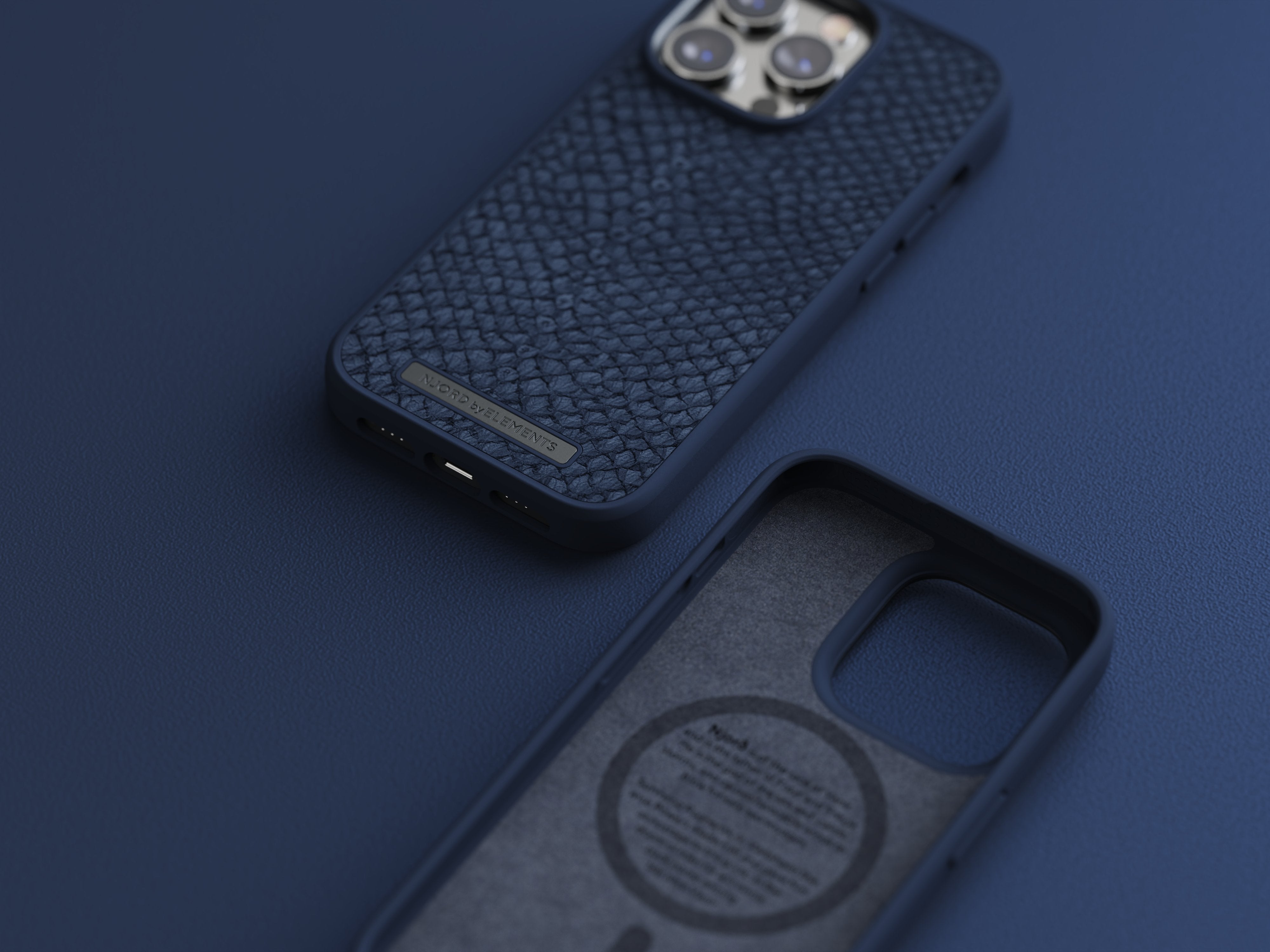 Njord Byelements Salmon Leather Magsafe Case - Iphone 14 Pro -Blue