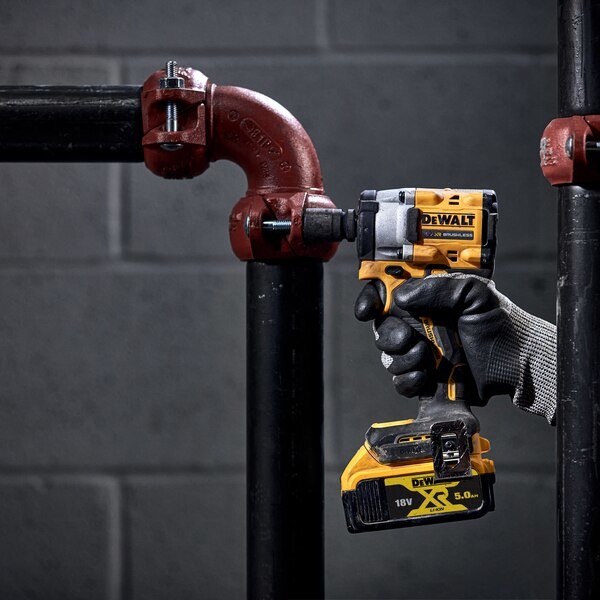 Llave De Impacto Inalámbrica Dewalt Dcf922nt, 18 Voltios, 1/2" Amarillo/Negro, Sin Batería Ni Cargador, En Caja Tstak Dcf922nt-Xj