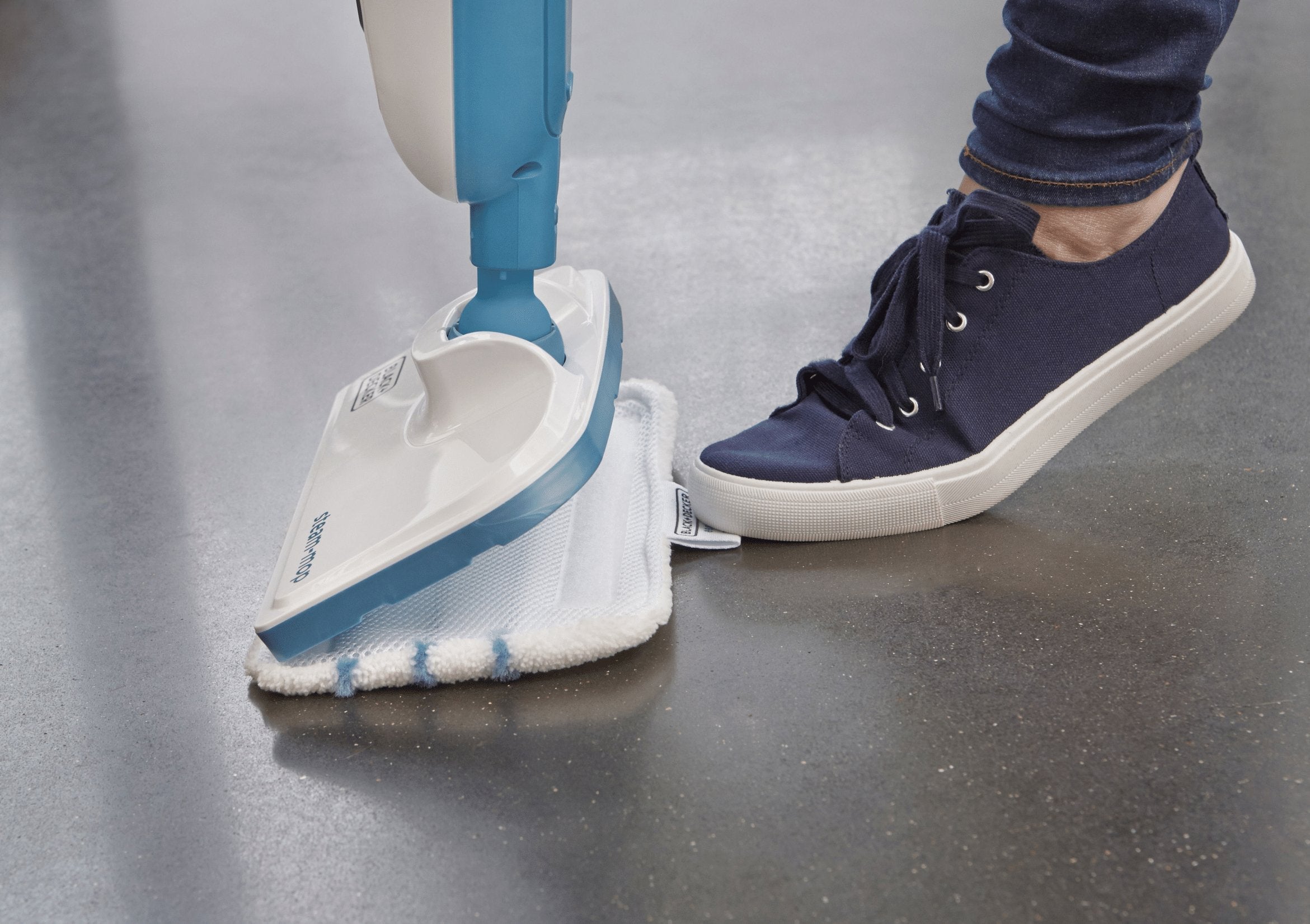 Black + Decker Fsm13e1-Qs Escoba Limpiador A Vapor - Blanco