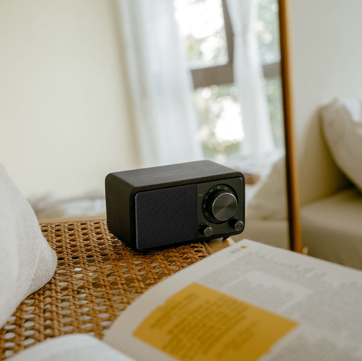 Sangean Wr-7 Plus Roble De Luz De Luna Radio Con Mueble De Madera Fm Bluetooth Aux