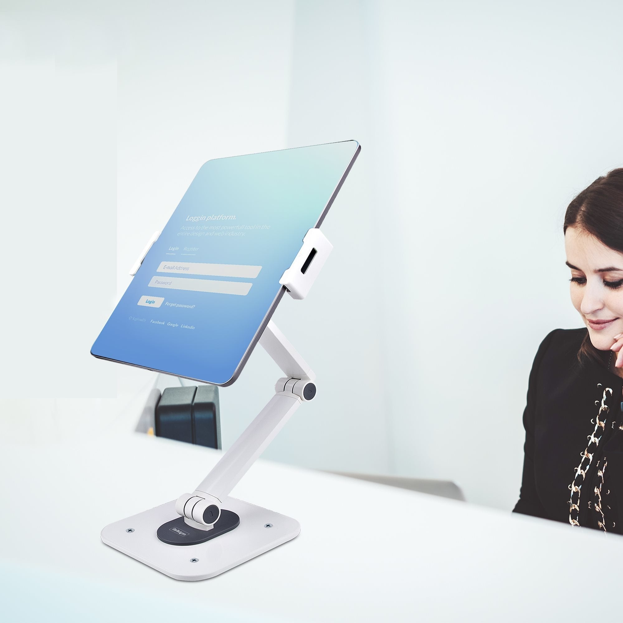Startech Soporte De Sobremesa / Pared Para Tablet  Base Ergonómica  Con Giro, Rotación E Inclinación