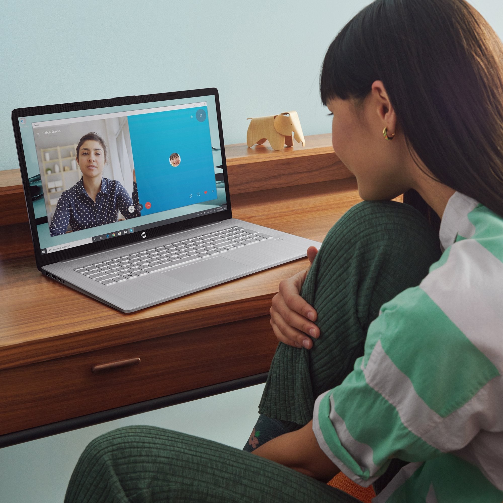 Portátil Hp 17-Cn3005ns Intel Core I7-1355u 16gb 512gb Ssd 17.3' Win11