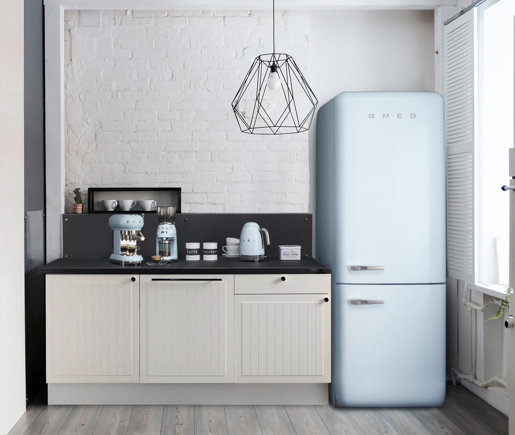 EAN 8017709231446 - Smeg KLF04PBEU tetera eléctrica 1,7 L 2400 W Azul imagen 10