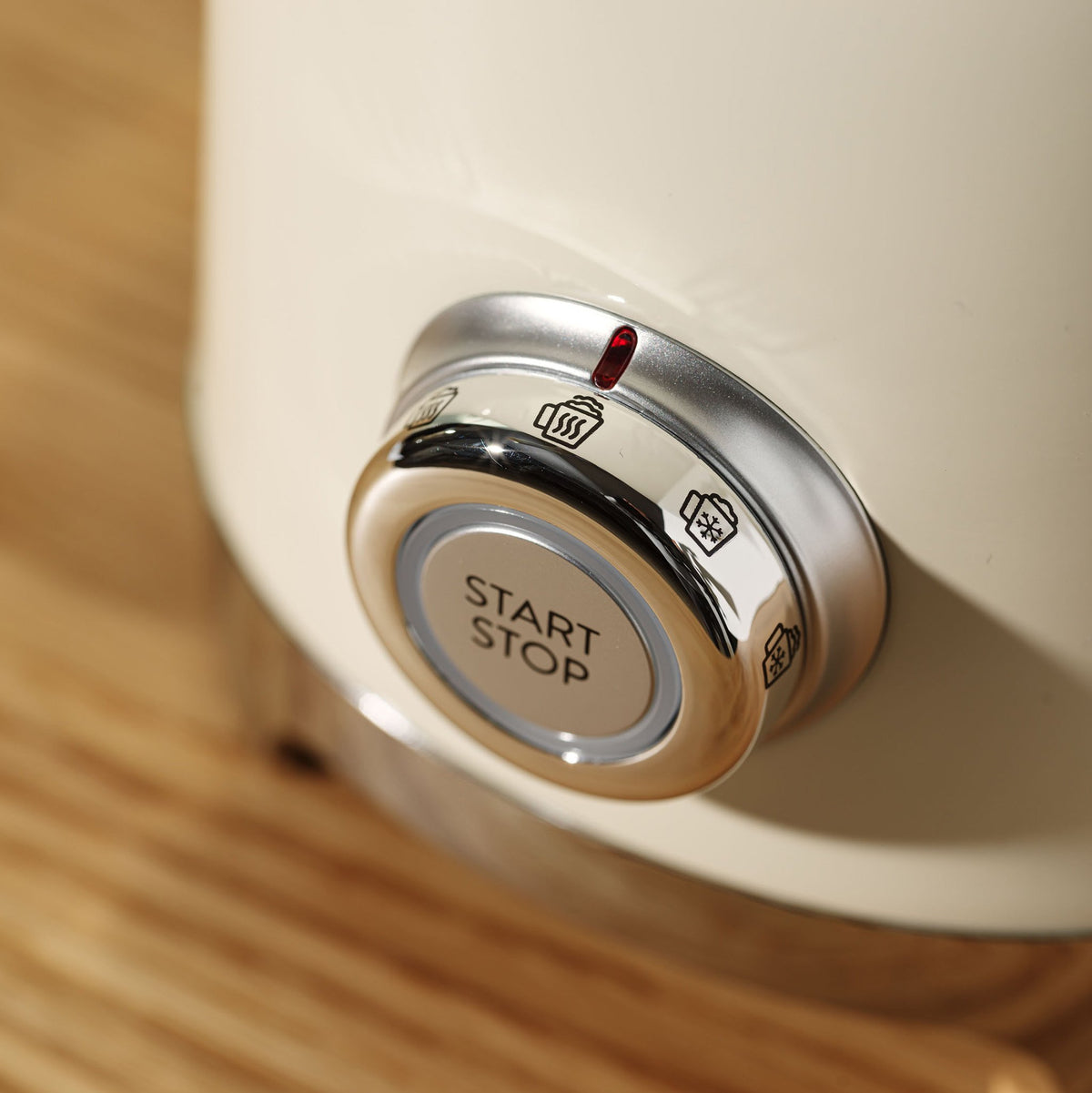 EAN 8017709316075 - Smeg MFF11CREU espumador o calentador de leche Calentador/espumador de leche automático Crema de color imagen 13