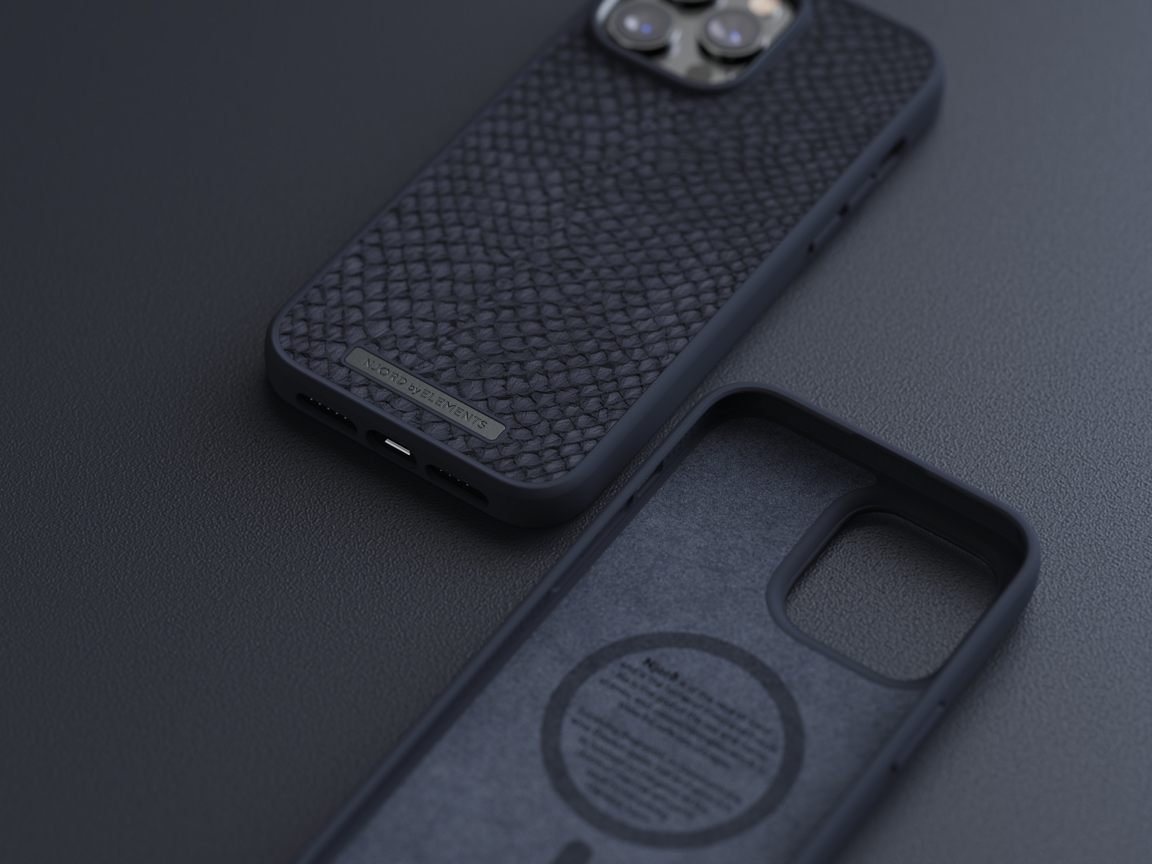 Njord Byelements Salmon Leather Magsafe Case - Iphone 14 Pro Max - Black
