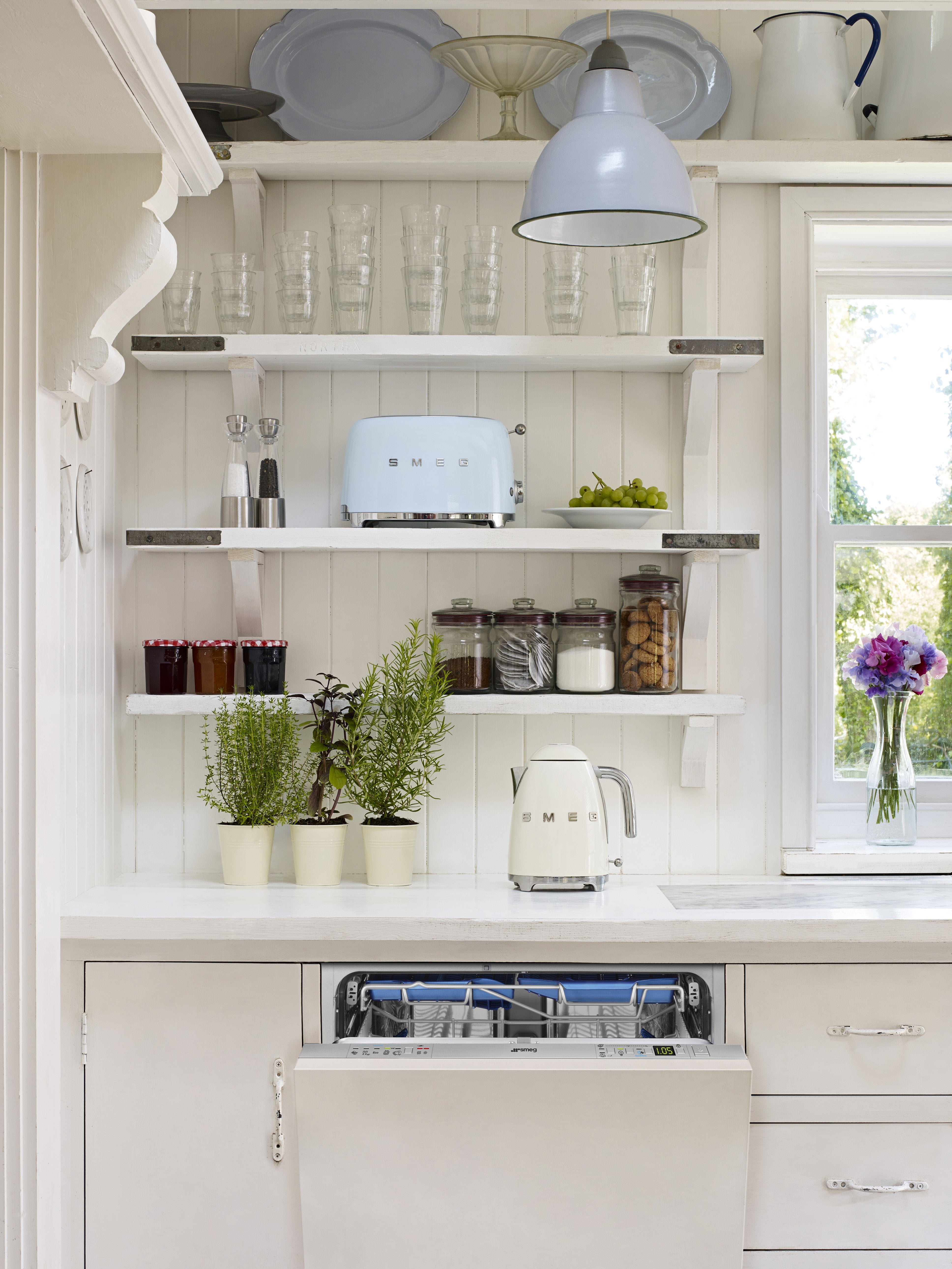 EAN 8017709227852 - Smeg KLF03CREU tetera eléctrica 1,7 L 2400 W Crema de color imagen 12