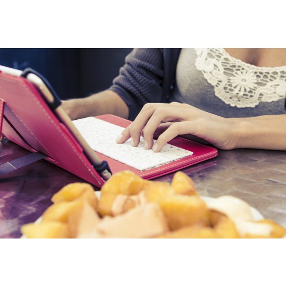 Funda Universal Silver Ht Para Tablet 9-10.1" + Teclado Con Cable Micro Usb Rojo/Blanco