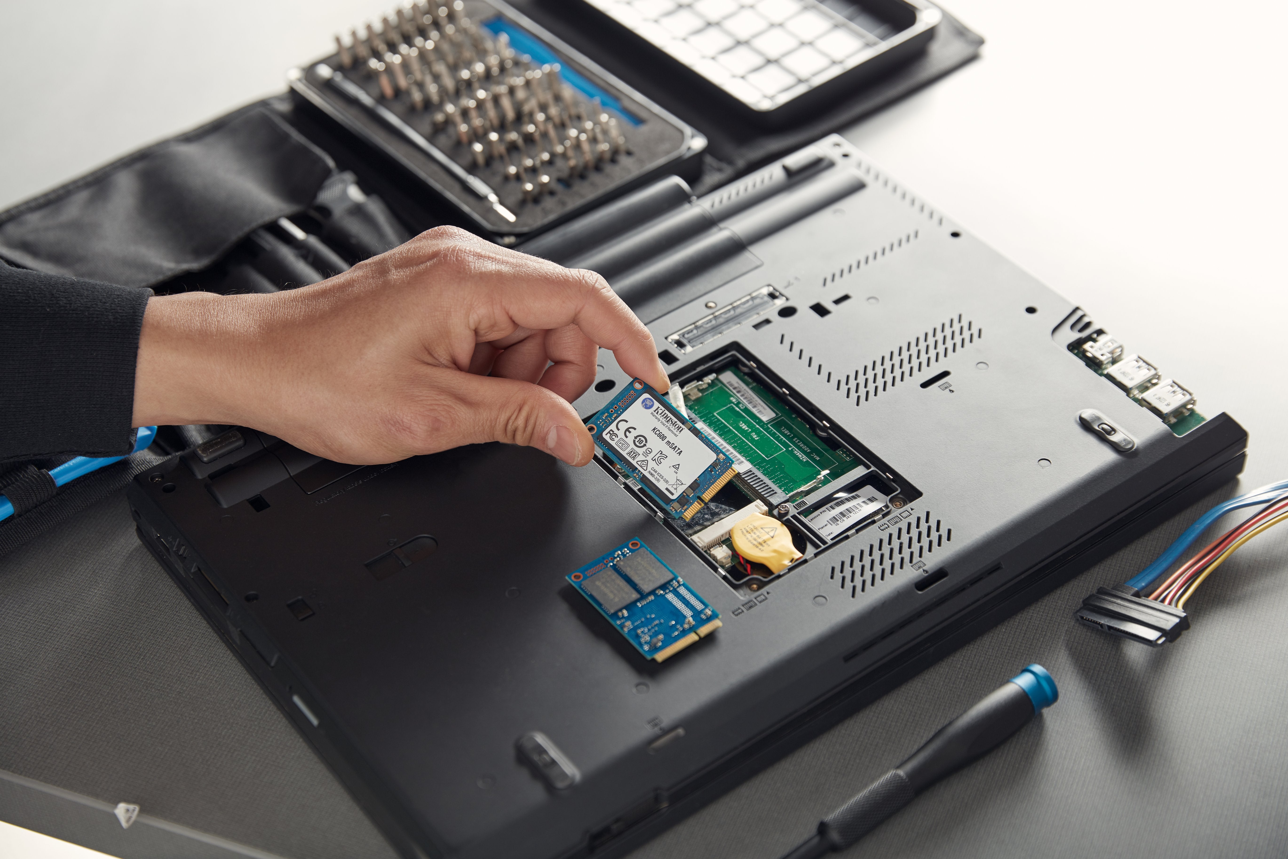 EAN 0740617315998 - Kingston Technology KC600 512 GB Serial ATA III 3D TLC imagen 6
