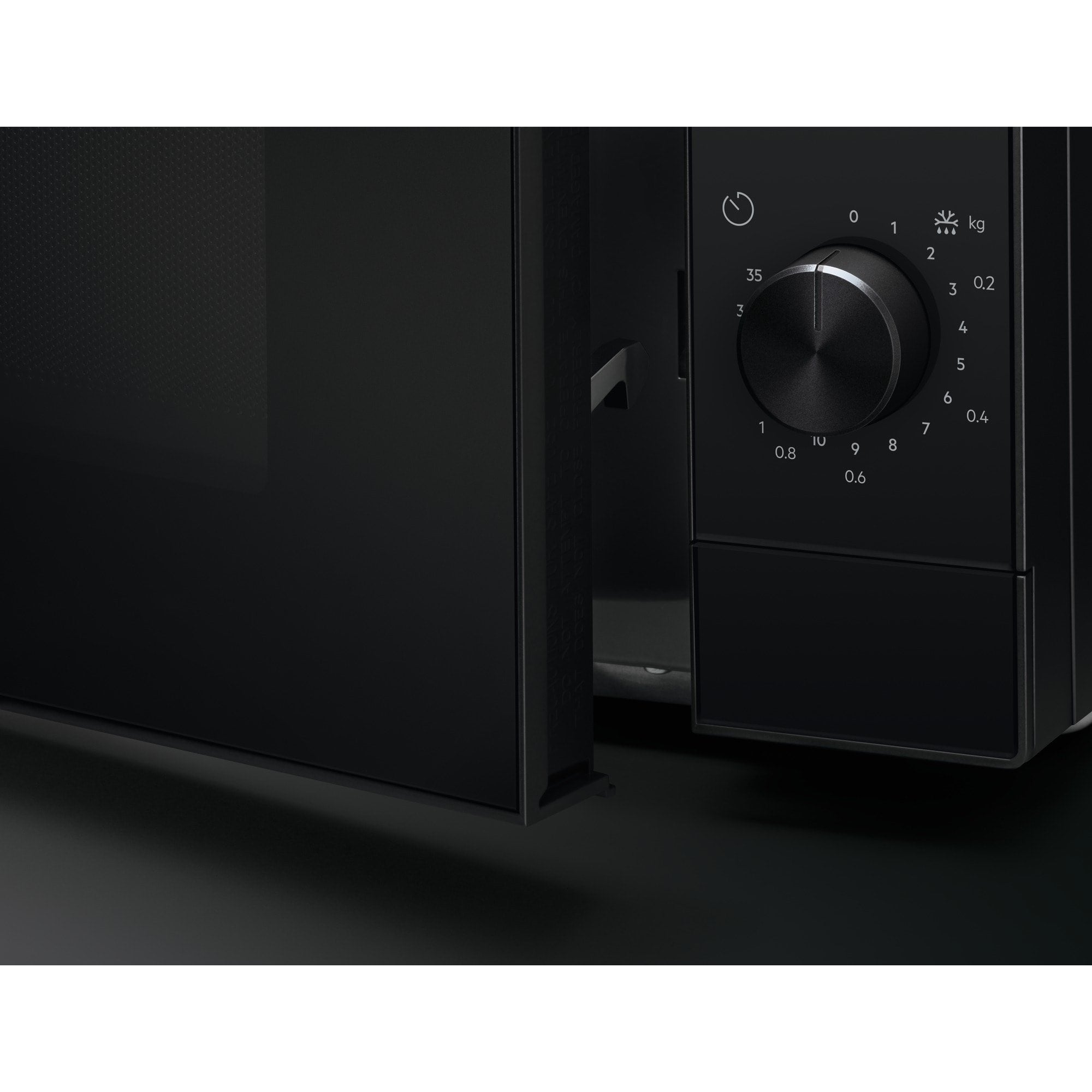 EAN 7332543820368 - Electrolux EMZ421MMK Negro Microondas combinado Encimera 21 L 800 W imagen 11