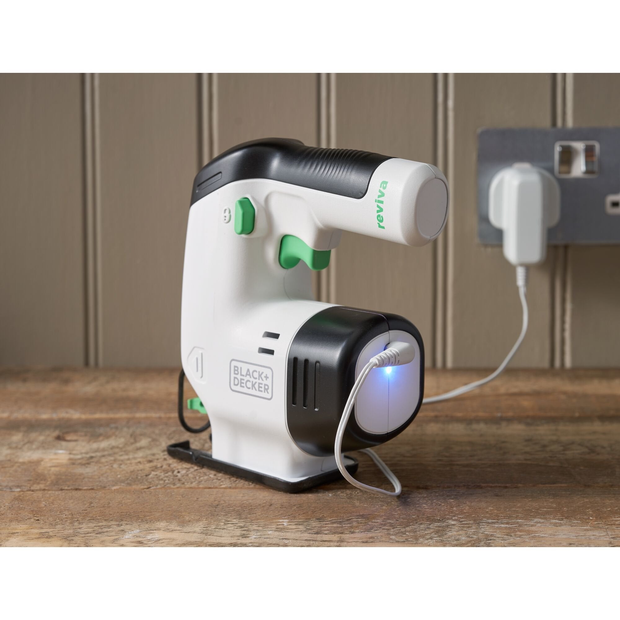 Sierra De Calar Inalámbrica Black+Decker Reviva, 12 Voltios Blanco/Negro, Batería Integrada 1,5 Ah Revj12c-Qw