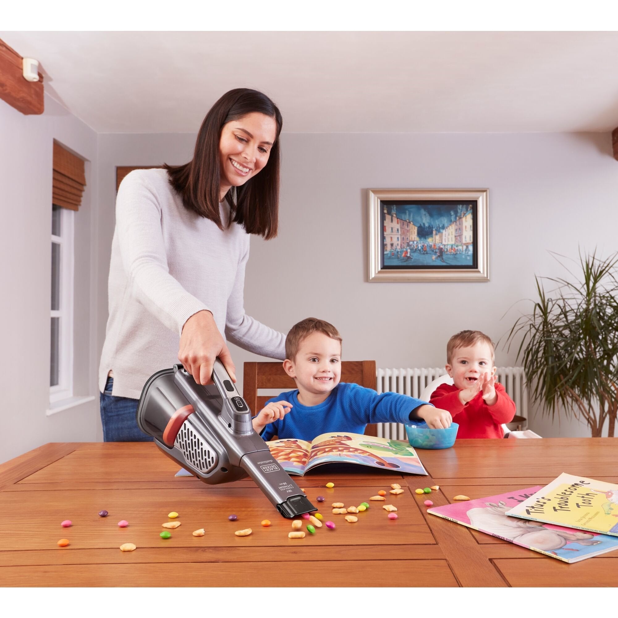 EAN 5035048712764 - Black & Decker BHHV520JF-QW aspiradora de mano Negro, Plata, Titanio Sin bolsa imagen 23