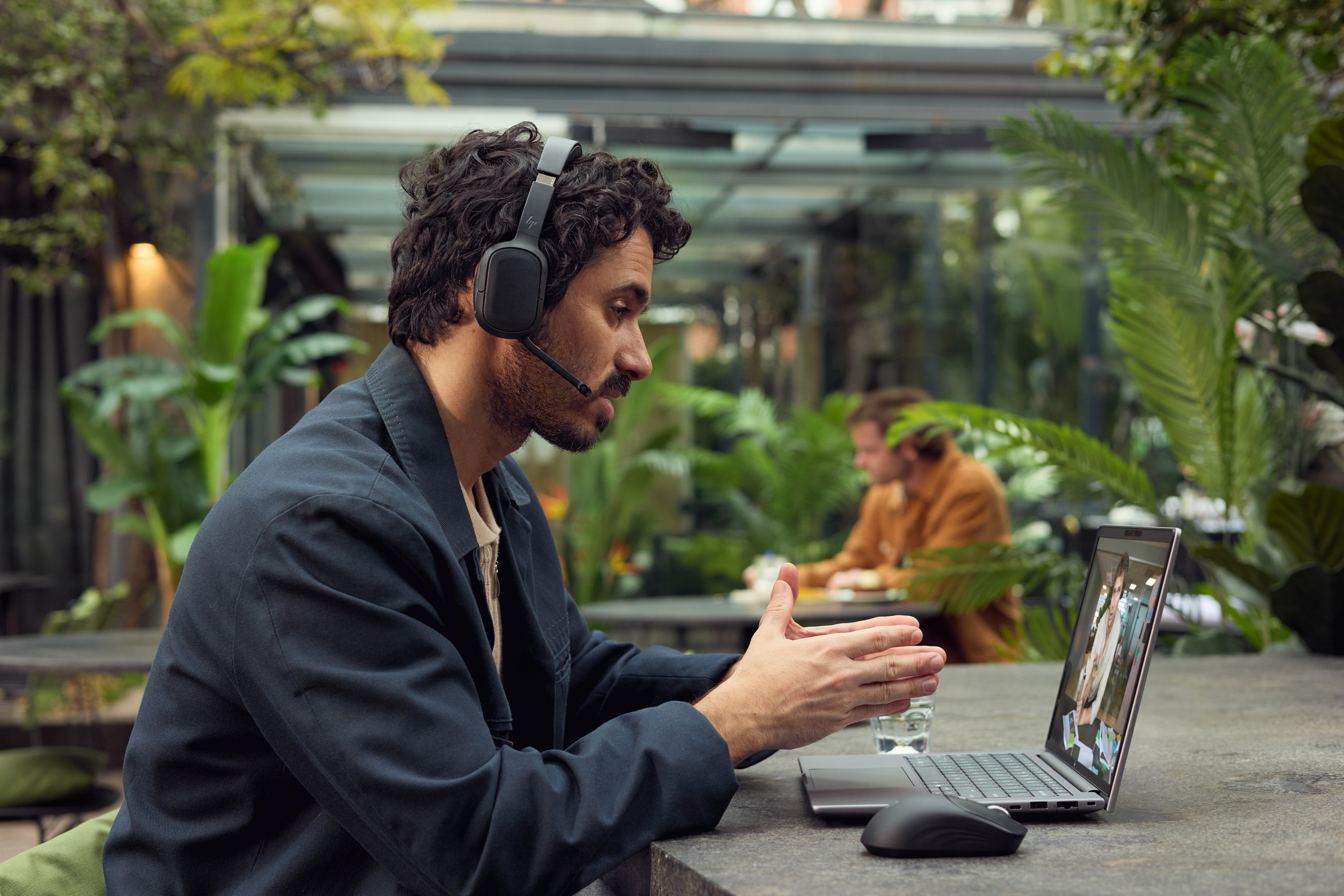 Hp Poly Focus 625 Headset + Wireless Charge Stand