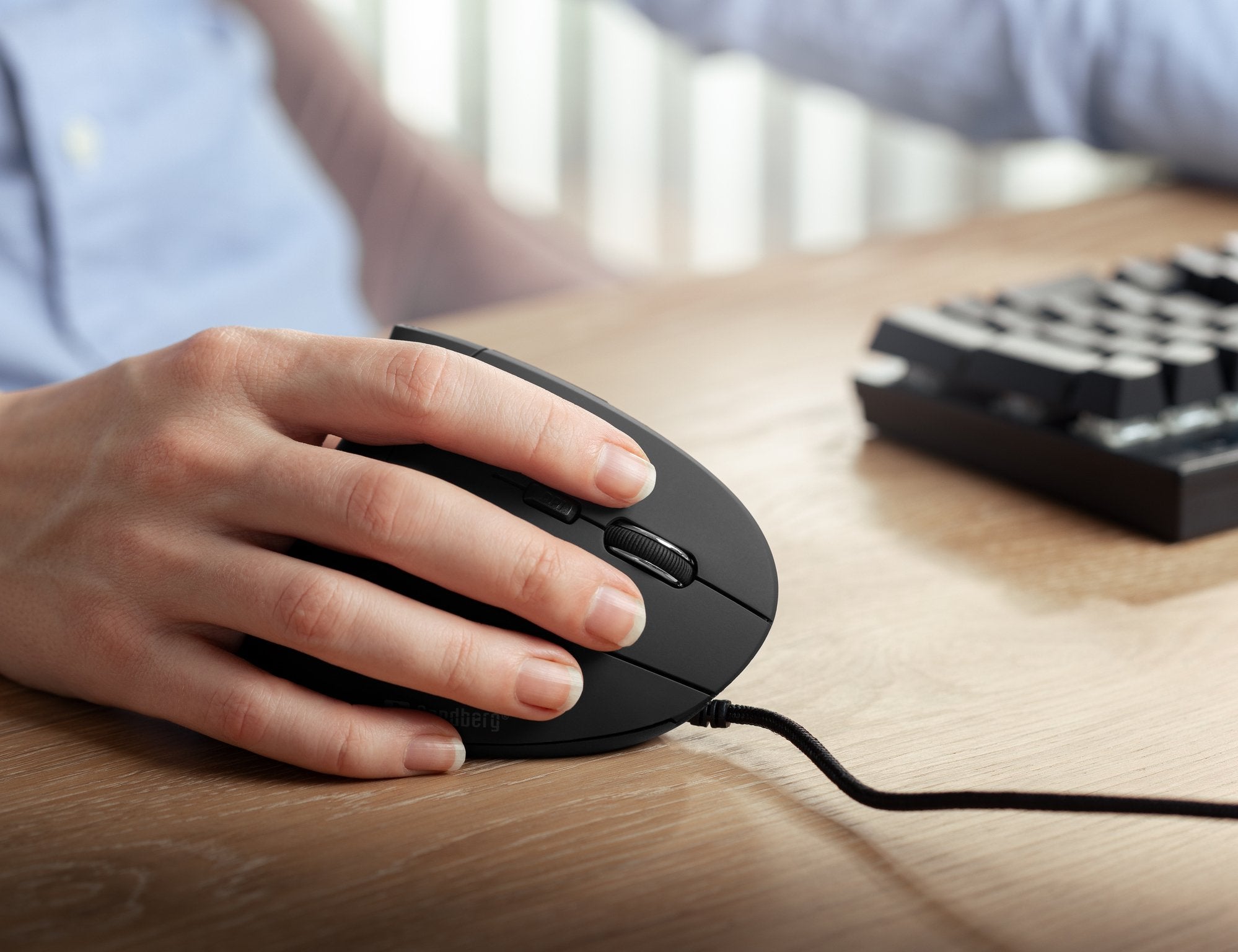 Ratón Vertical Sandberg Con Cable Usb Óptico 2400 Dpi