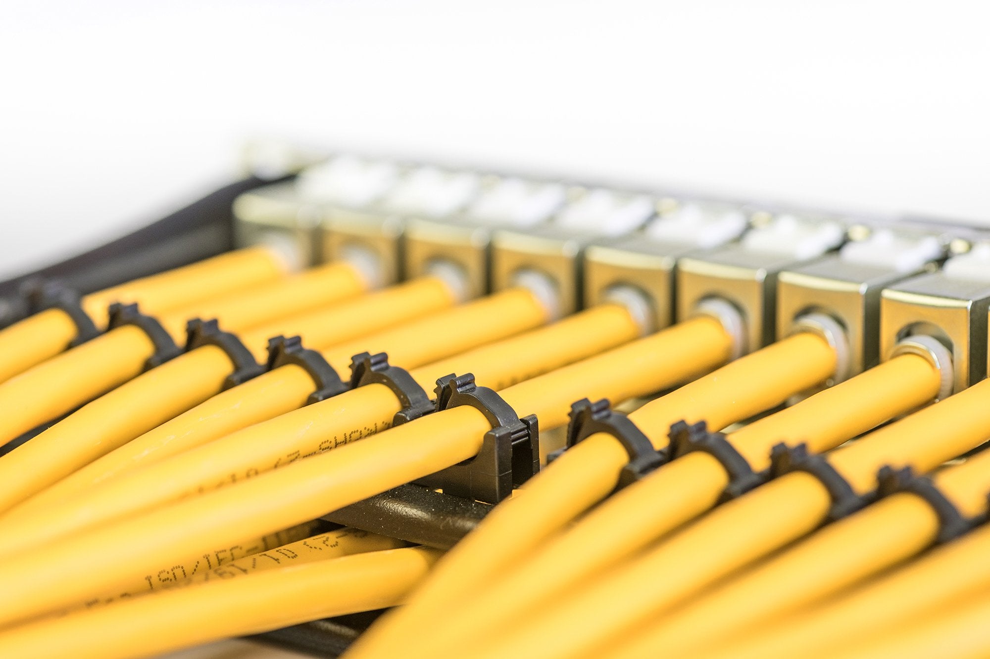 EAN 4016032455387 - Digitus DK-1743-A-VH-10-LD cable de red Amarillo Cat7a S/FTP (S-STP) imagen 3