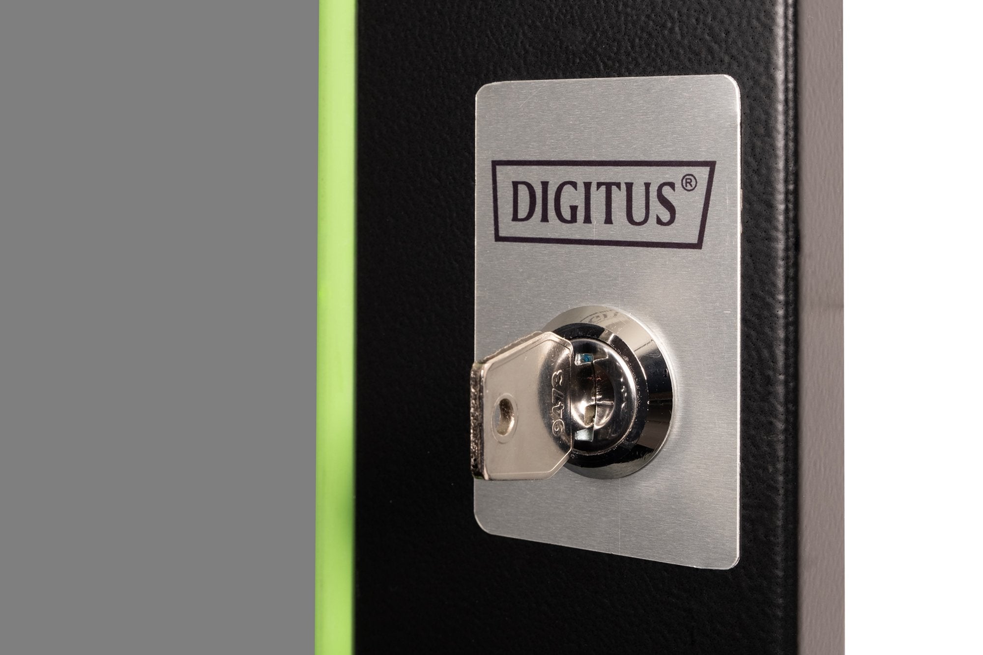 Puerta Frontal De Cristal Para Armario Mural De 19" 16u Unique Color Negro (Ral 9005)