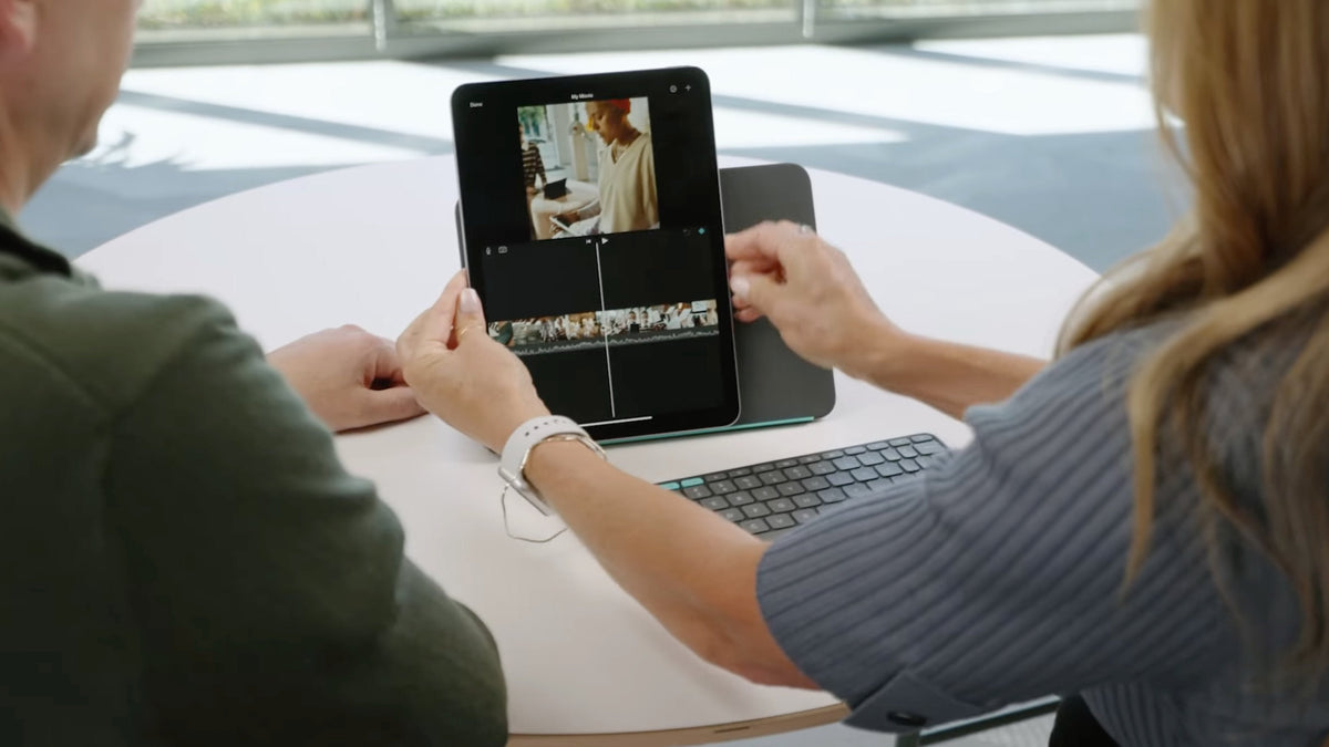 Logitech Flip Folio - Teclado Y Funda Tipo Folio - Full Size - Inalámbrico - Bluetooth 5.1 Le - Qwertz - Alemán - Pale Gris - Para Apple 13-Inch Ipad Air (M2, M3)