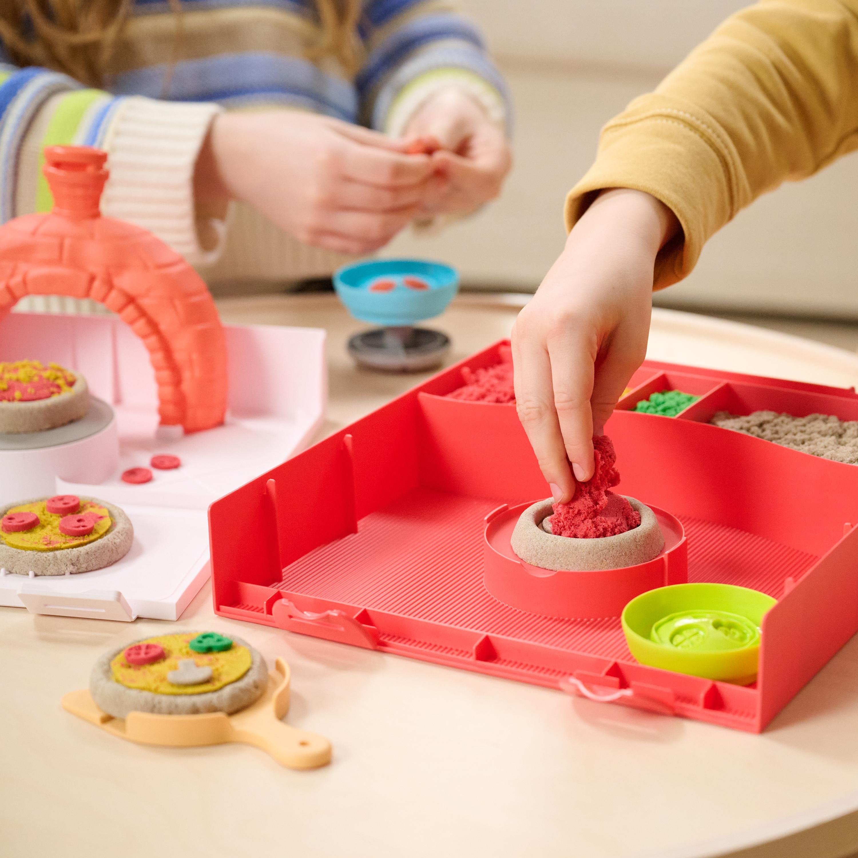 Spinmaster Kinetic Sand - Squish Pizza Set (453 Gramm Sand) 6072551