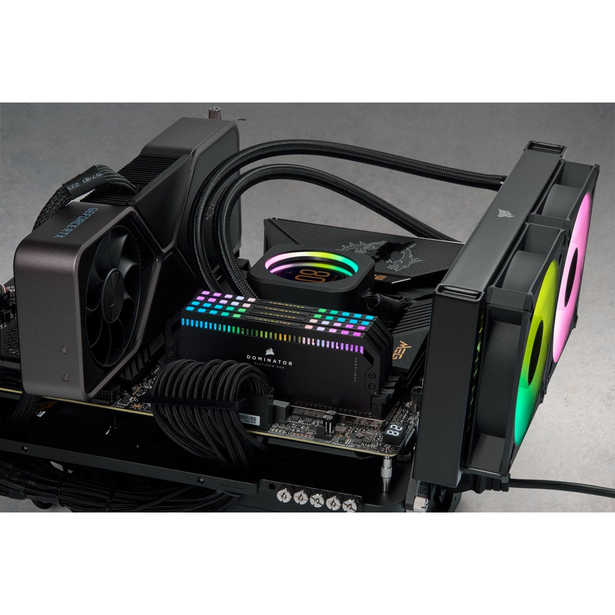EAN 0840006665489 - Corsair Dominator CMT64GX5M4B6200C32 módulo de memoria 64 GB 4 x 16 GB DDR5 288-pin DIMM imagen 4