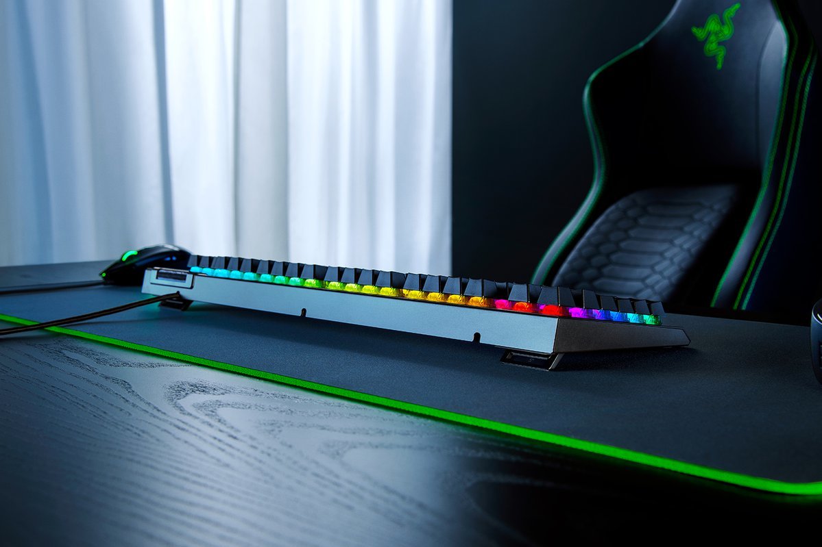 Razer Blackwidow V4 X Mechanical Gaming Keyboard, Verde Switch, Nordic Layout, Wired, Black