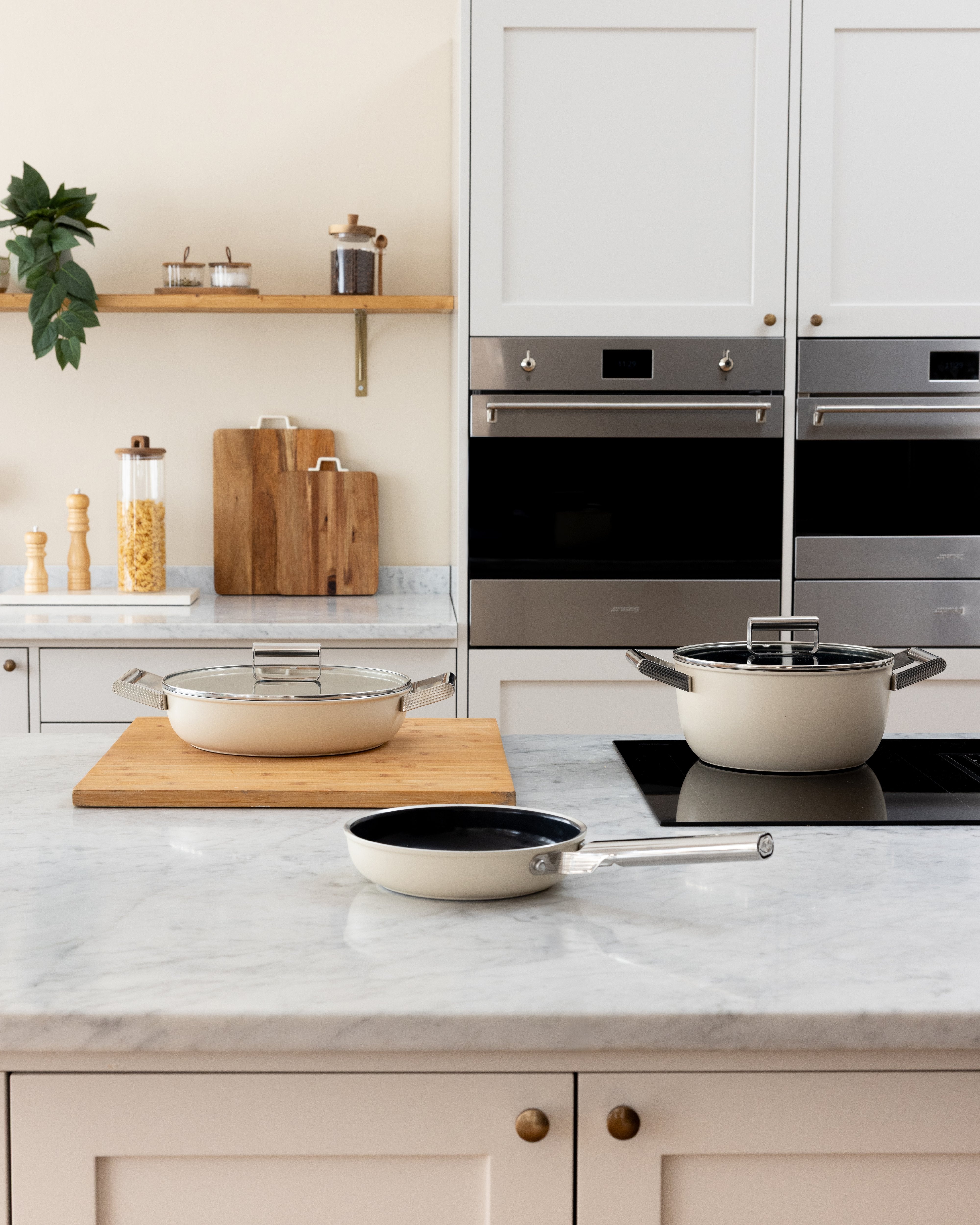 Smeg Csf2412crm Kasserolle, 24 Cm, Keramik, Edelstahlgriff, Cremefarben Matt