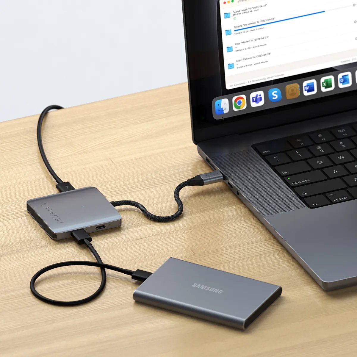 Satechi 4 Port Usb-C Hub Pd - Aluminiowy Hub Usb-C (4x Usb-C 10gbps, W Tym 1x 100w Pd) (Gris)