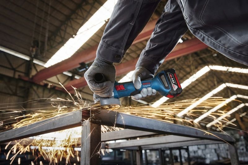 Amoladora Angular A Batería Bosch Professional Gws 18v-8 Professional Solo, 18 Voltios Azul, Sin Batería Ni Cargador, En L-Boxx 06019n9001