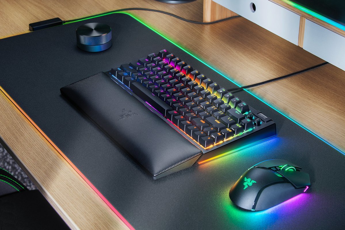 Teclado Ingles Razer Blackwidow V4 75% Us - Versión Uk Rz03-05000400-R3e1