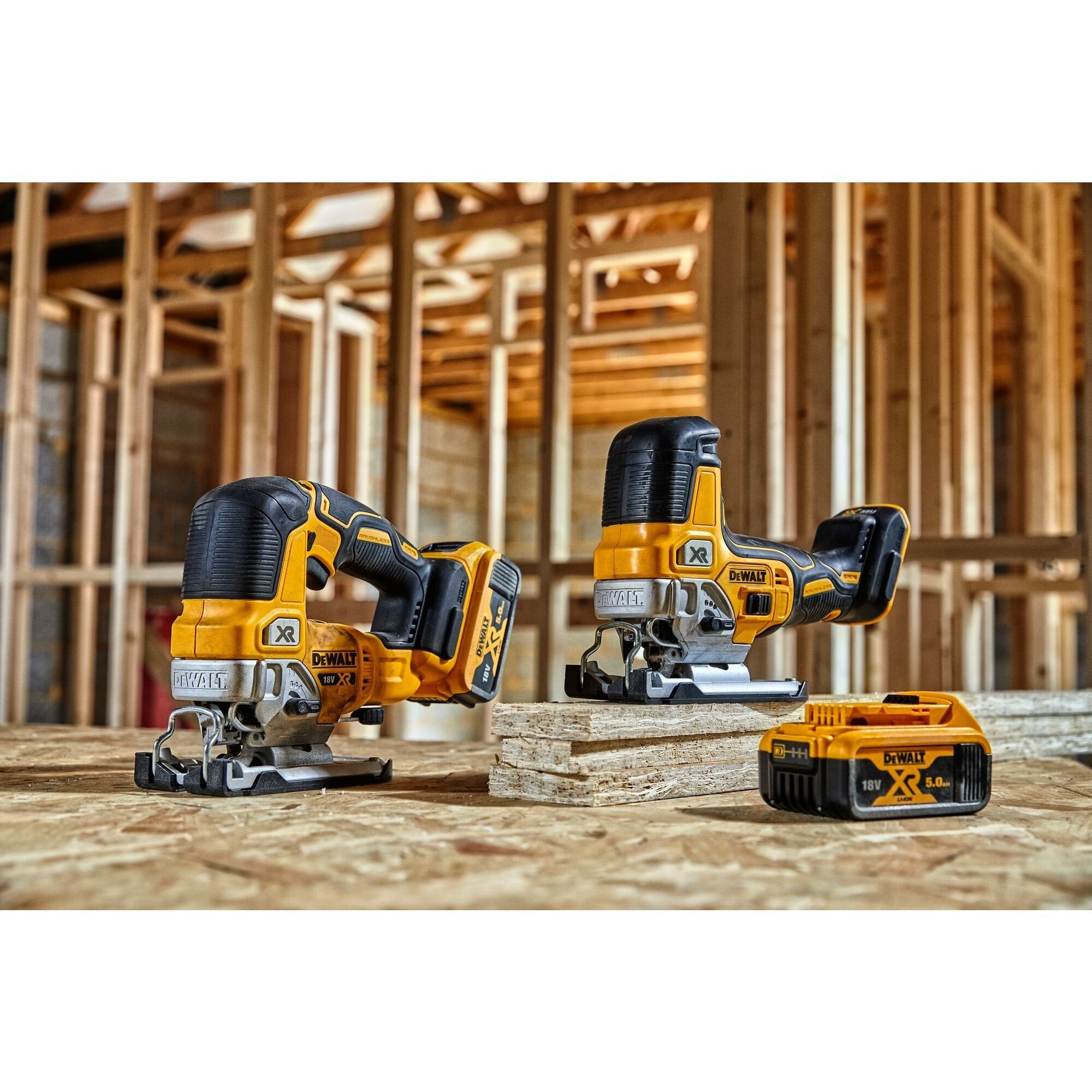 Sierra De Calar Eléctrica Dewalt Dcs335n-Xj