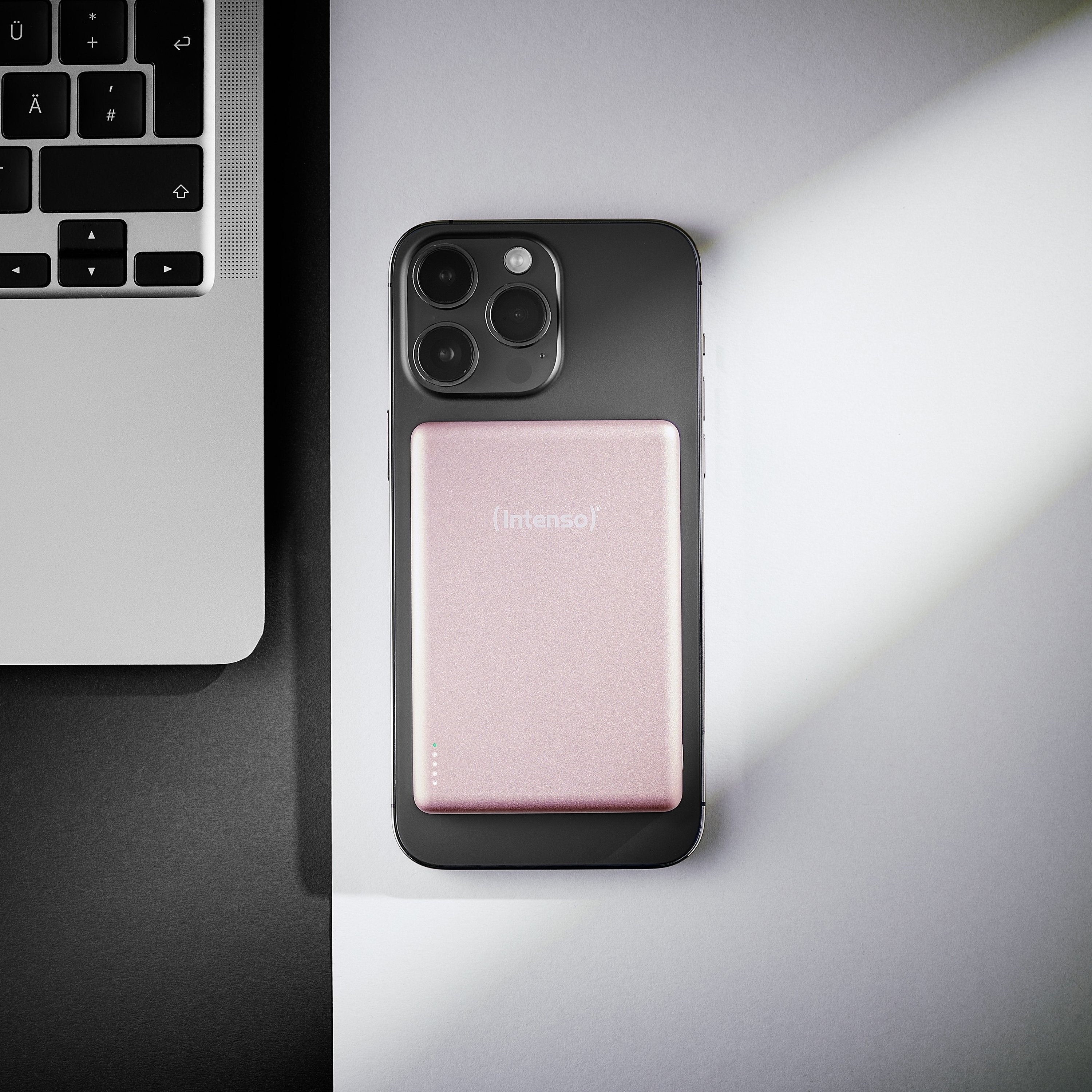 EAN 4034303036240 - Intenso MW10000 Polímero de litio Cargador inalámbrico Rosa imagen 15