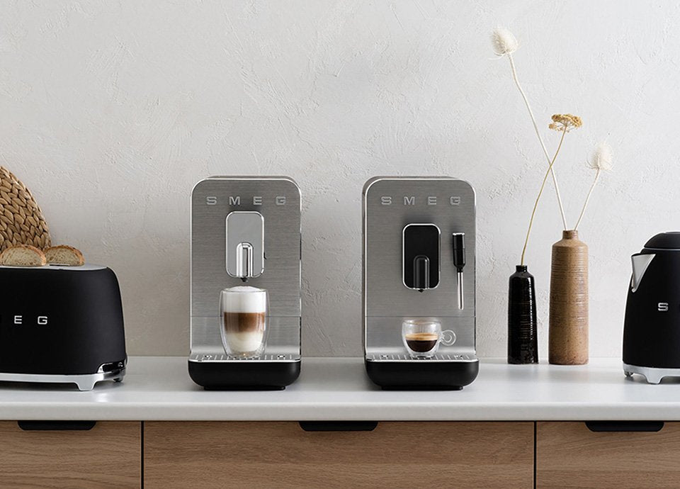 EAN 8017709334970 - Smeg BCC13BLMEU cafetera eléctrica Totalmente automática Máquina espresso 1,4 L imagen 34