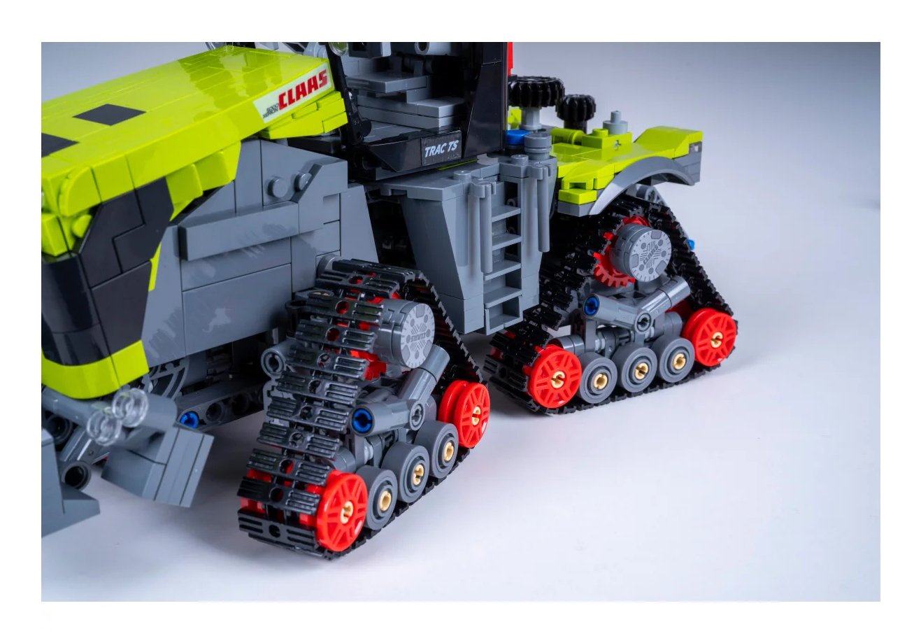 Jamara Cada Claas Xerion 1:32 Bricks Amarillo 8+