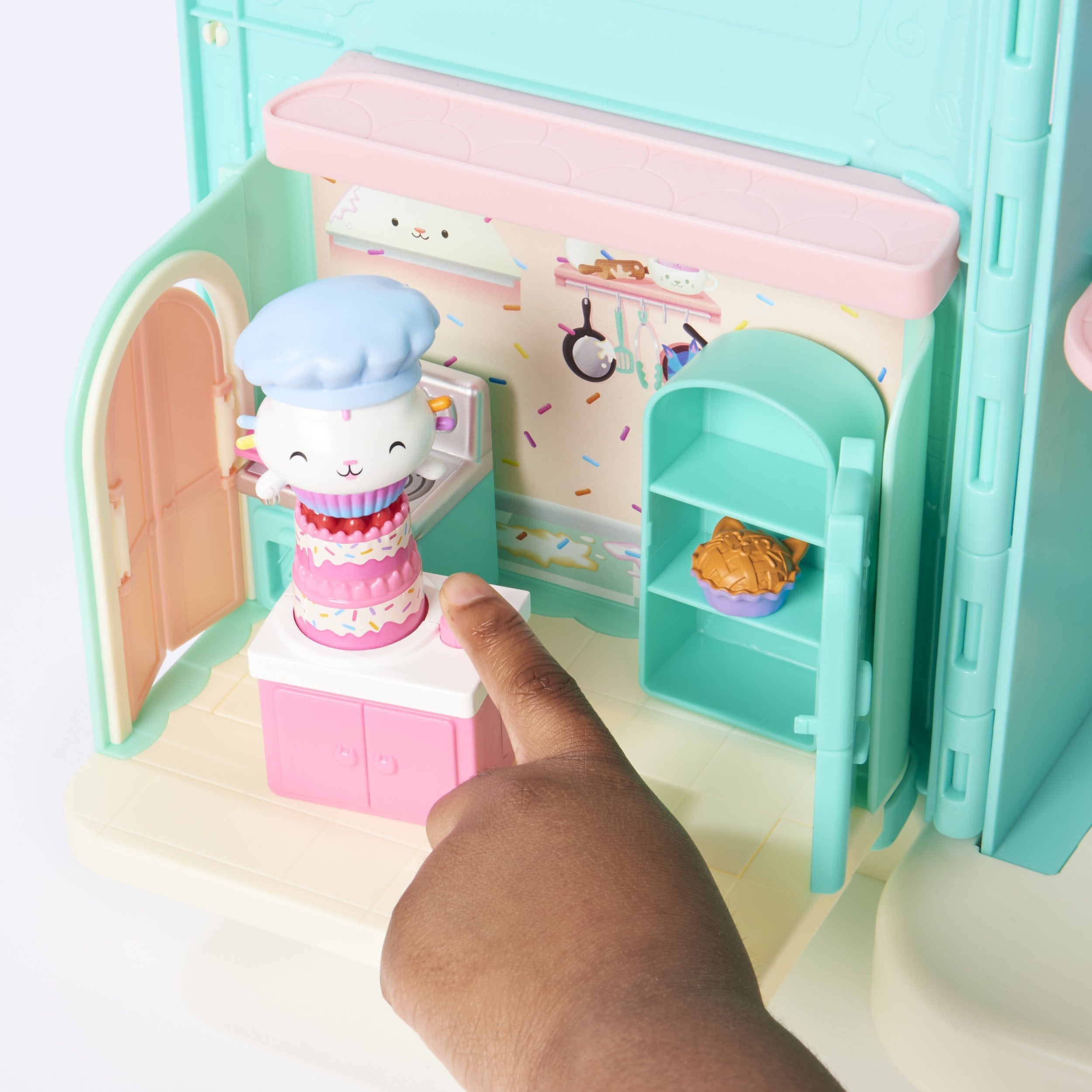 Spin Master Gabby'S Dollhouse Deluxe Room Cocina Con Figura De Gato Kuchi 6062035