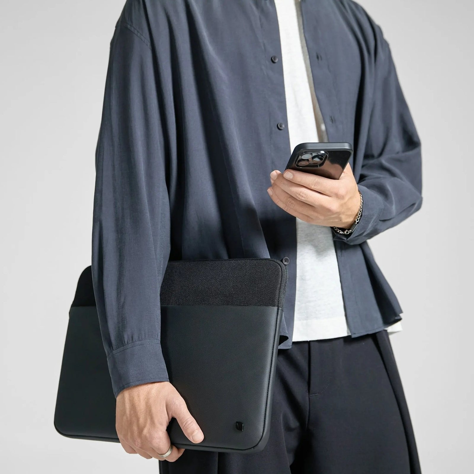 Funda Incase A.R.C. Para Macbook Pro De 14" (M4/M3/M2/M1/2024-2021) (Negro)