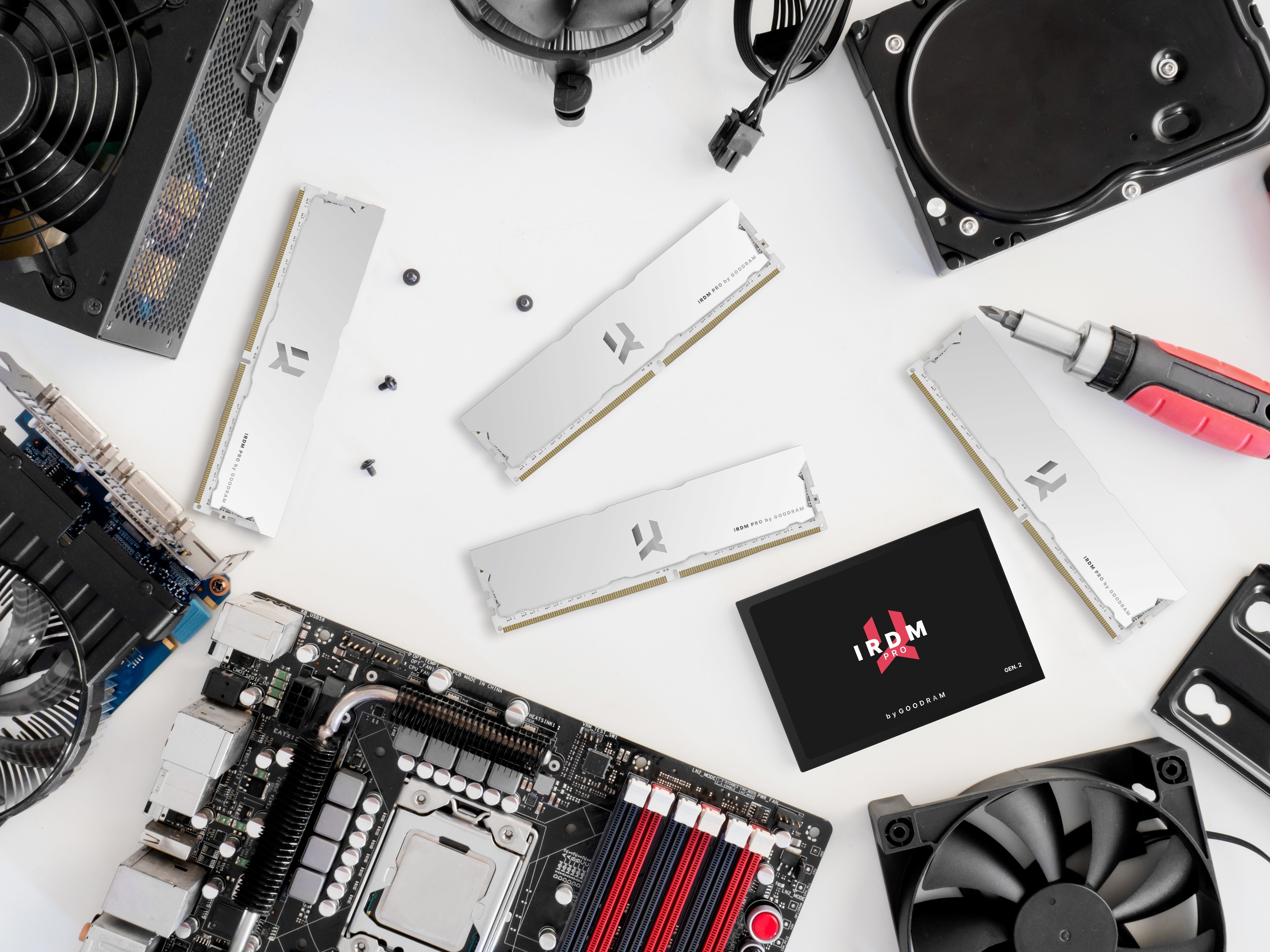 Memoria Ddr4 Gaming Goodram 8gb 4000mhz Pc4 32000 Cl 18 Irdm Pro White 1.35v