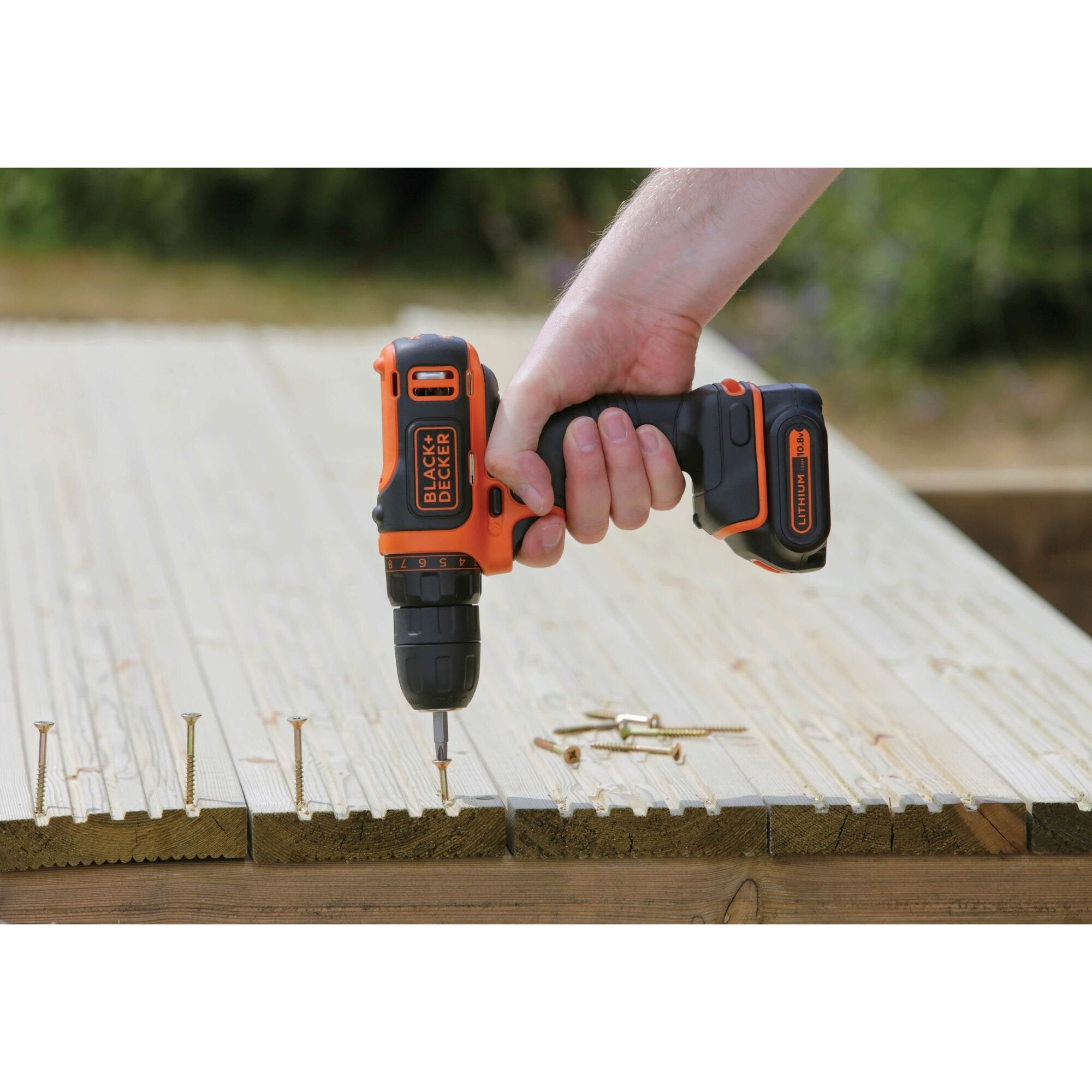 Taladro Atornillador Inalámbrico Black+Decker Bdcdd12, 10,8 Voltios (Negro/Naranja, Batería De Iones De Litio De 1,5 Ah)  Bdcdd12-Qw