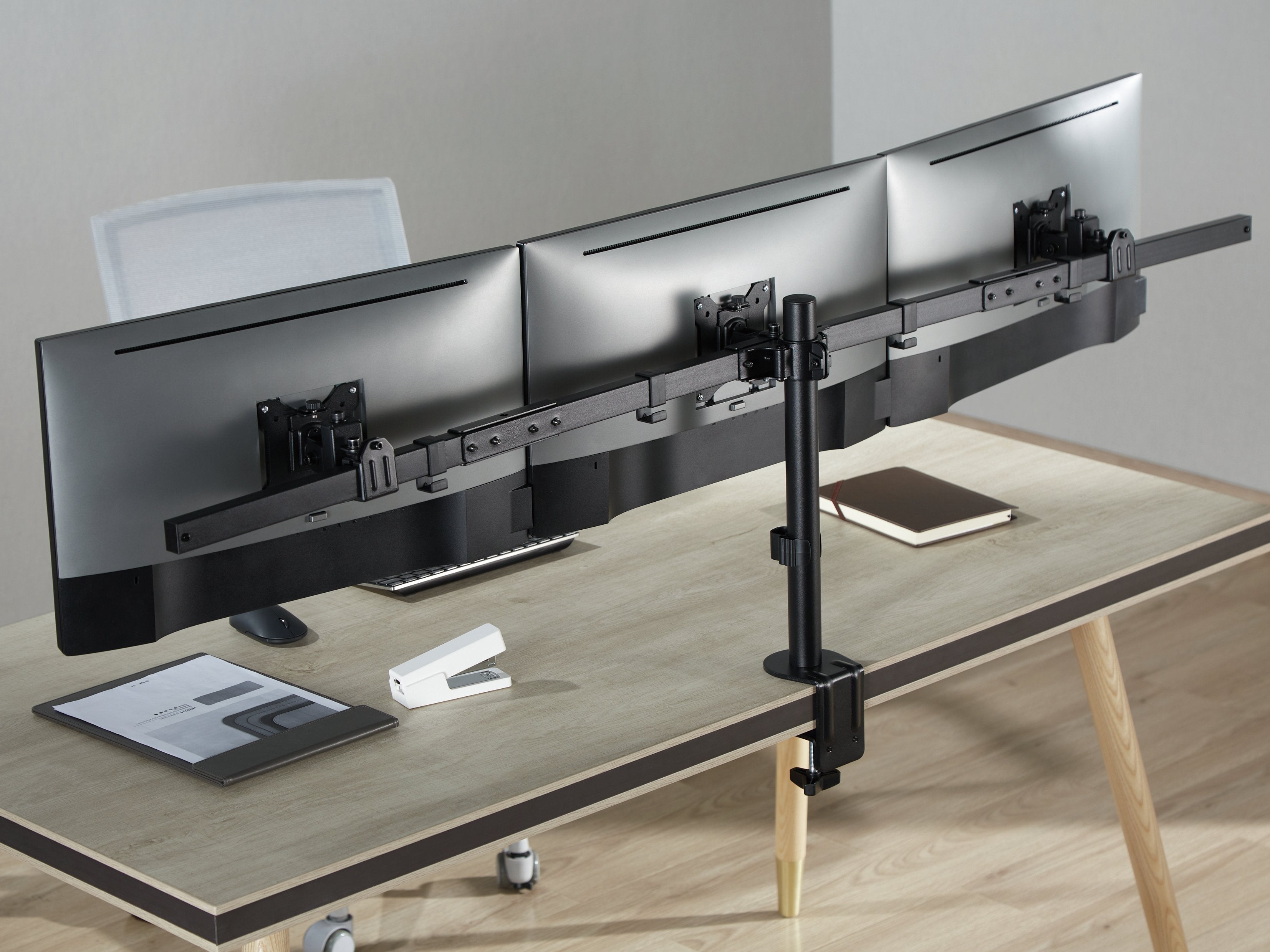 Soporte De Mesa Equip 650158 Para 3 Monitores De 17-32 Max. 7kg Por Pantalla Max.Vesa 100x100