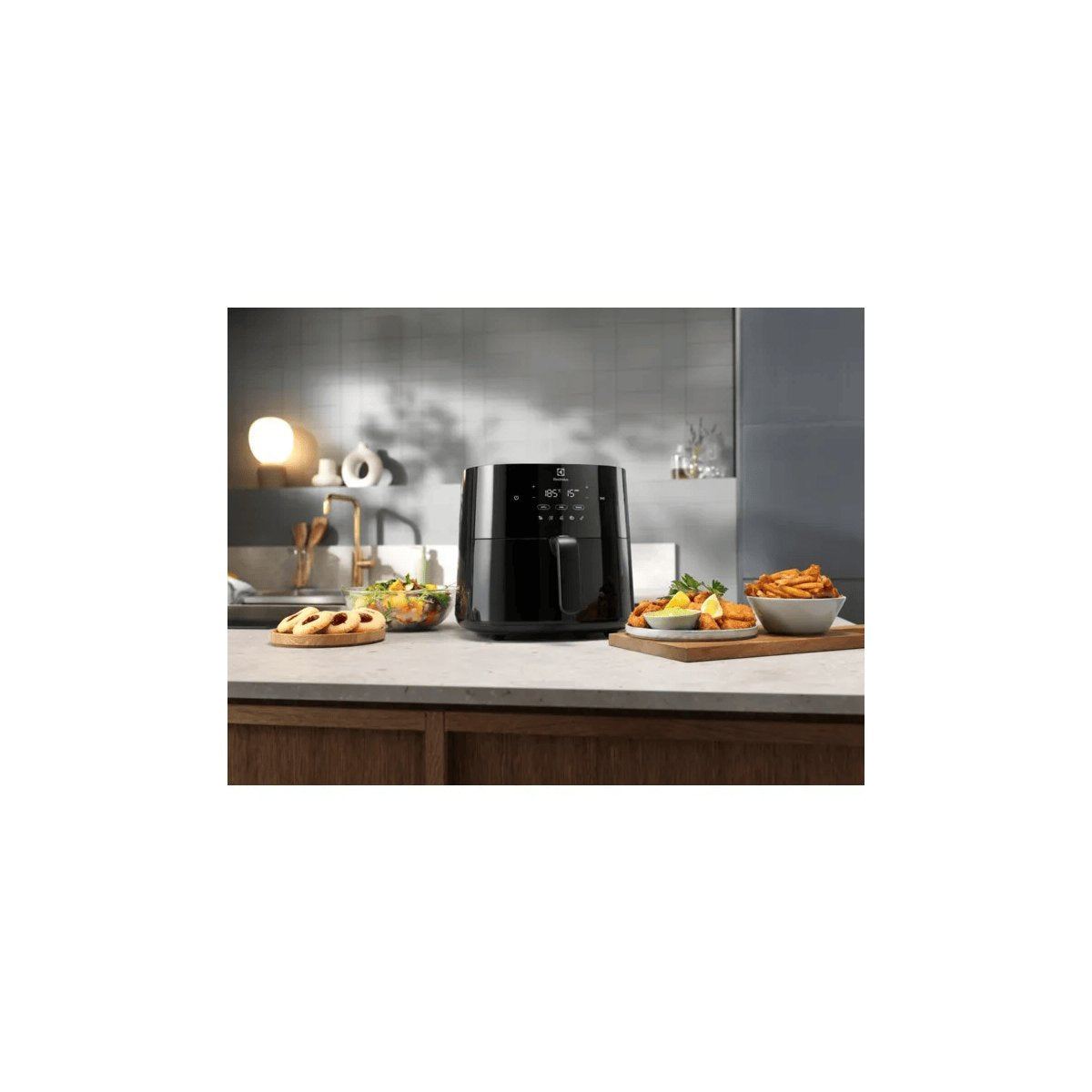 EAN 7333394032597 - Electrolux EAF7B Sencillo 6,8 L Independiente 1800 W Freidora de aire caliente Negro imagen 4