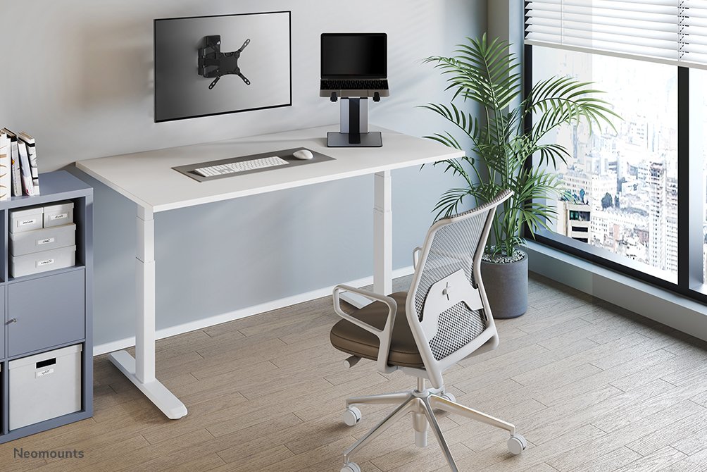 Pie Para Newstar Soporte Portatil De Hasta 16 "Max 5kg, Plegable, Plata / Negro.