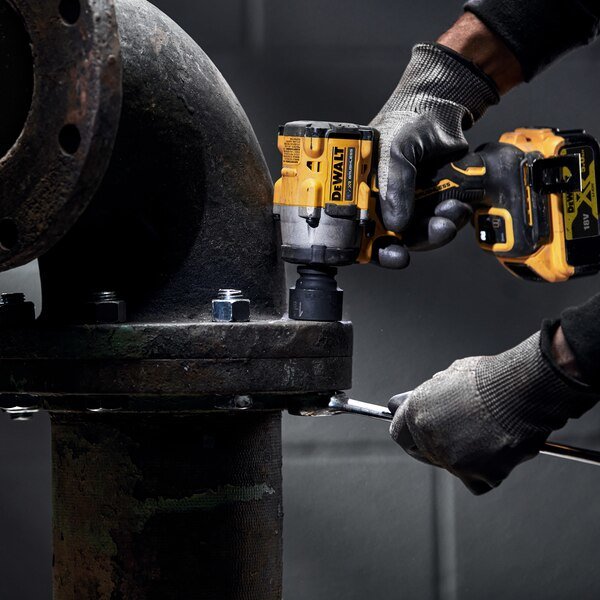 Llave De Impacto Inalámbrica Dewalt Dcf922nt, 18 Voltios, 1/2" Amarillo/Negro, Sin Batería Ni Cargador, En Caja Tstak Dcf922nt-Xj