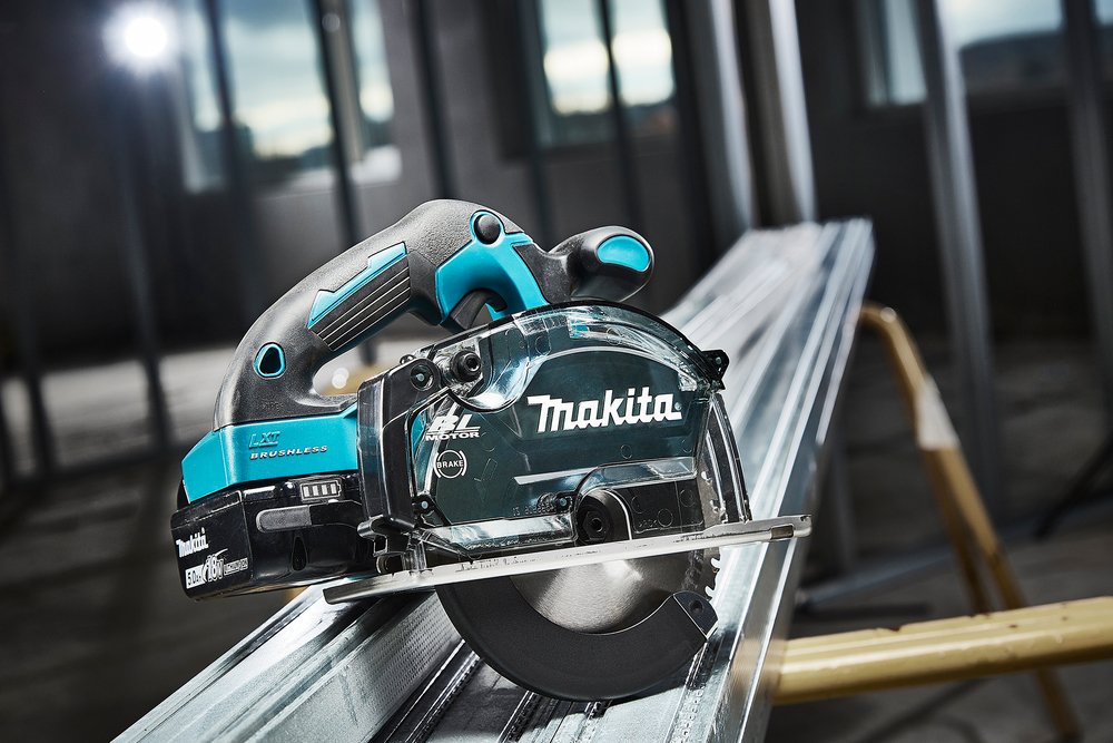 Makita Sierra Circular Inalámbrica Dcs553z, 18 Voltios